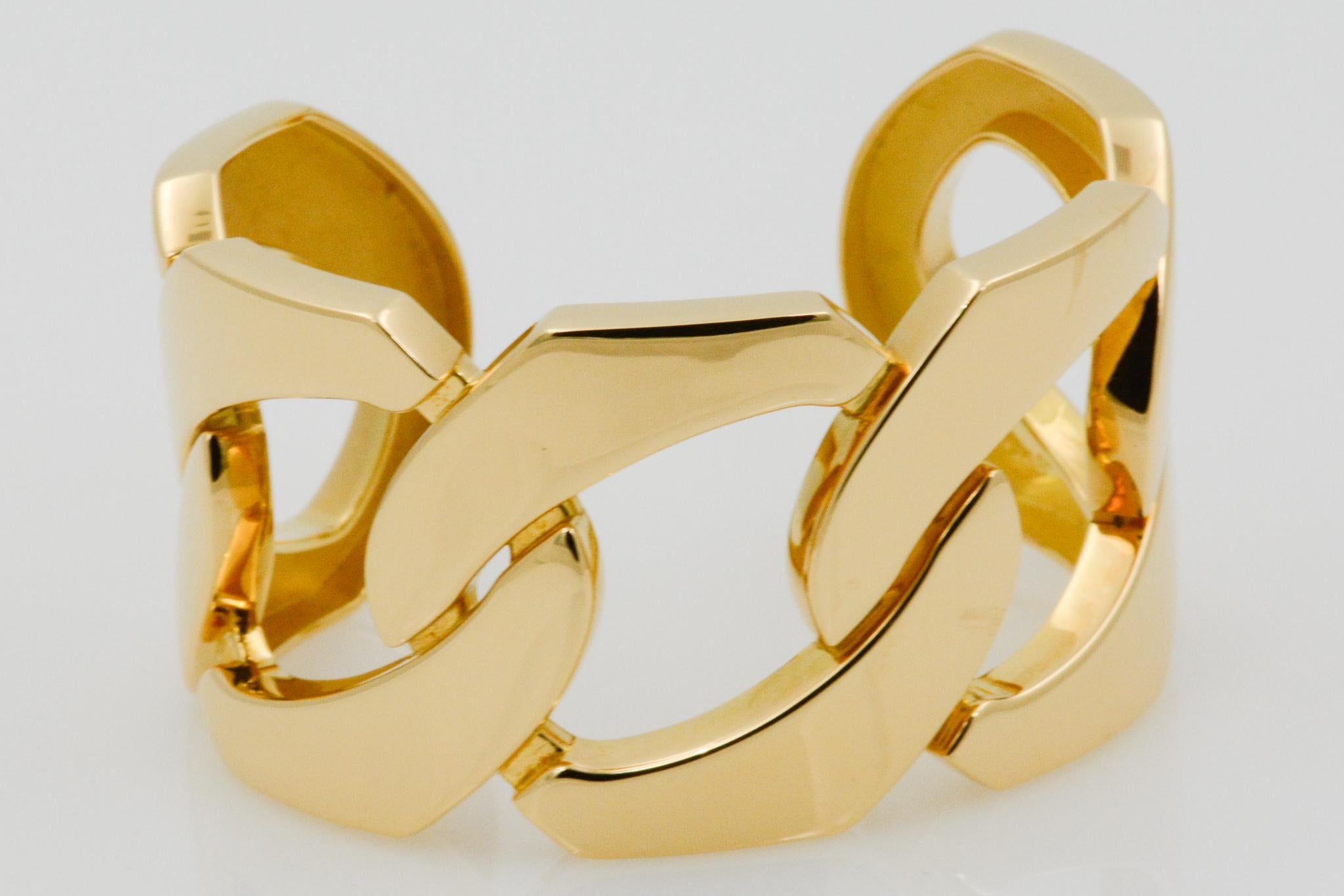 From Seaman Schepps, this 18k yellow gold flat link cuff bracelet, features an interlocking design. 