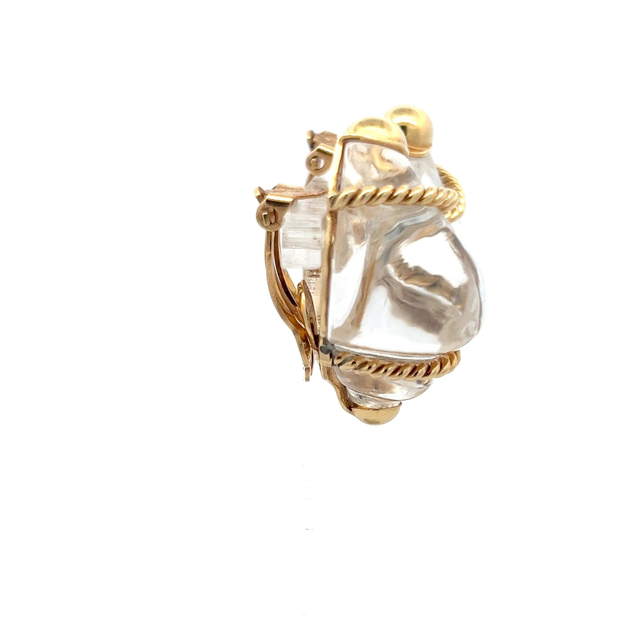 Designer:
SEAMAN SCHEPPS
Titel:
Diese auff�älligen Ohrringe von Seaman Schepps zeigen das ikonische skulpturale Design der Marke und verbinden meisterhaft kühne Formen mit luxuriöser Handwerkskunst. Jeder Ohrring aus 18-karätigem Gelbgold besteht aus