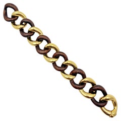 Pulsera de eslabones medianos de madera de nogal y oro amarillo de 18 quilates de Seaman Schepps