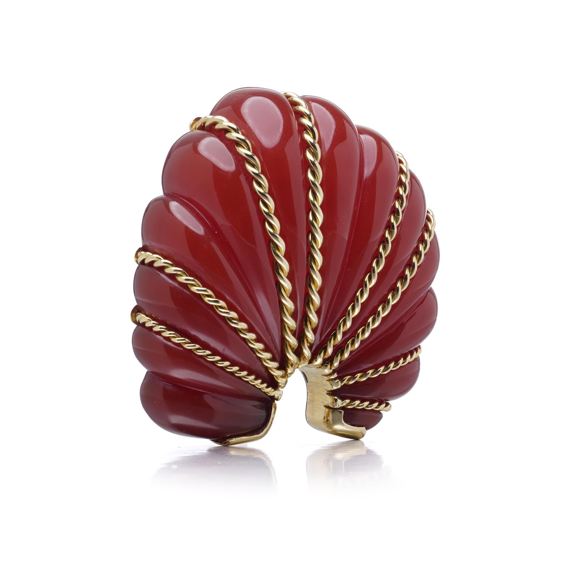 Broche Seaman Schepps de oro de 18 quilates y concha de cornalina en Bueno estado para la venta en Braintree, GB