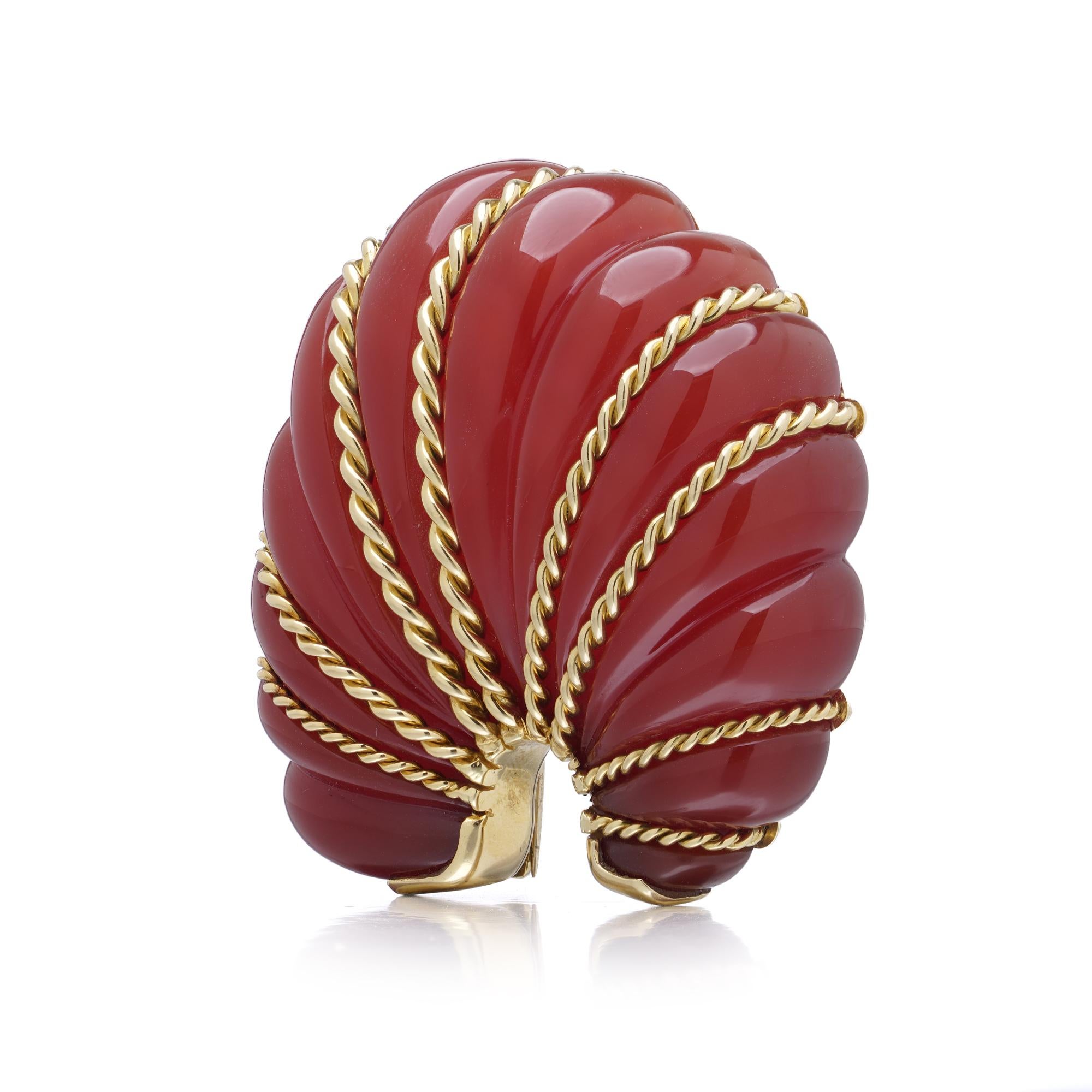 De las mujeres Broche Seaman Schepps de oro de 18 quilates y concha de cornalina en venta