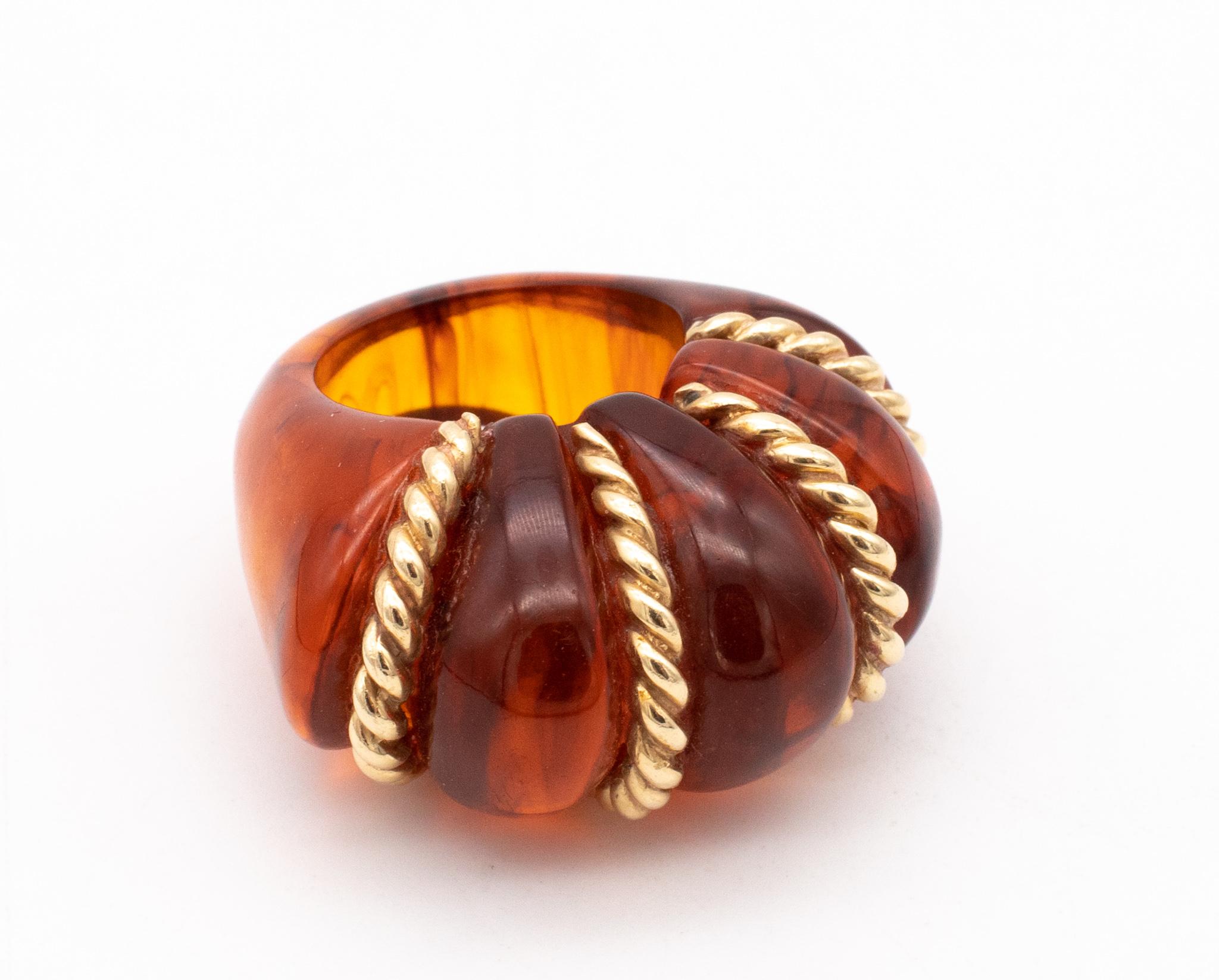 Mixed Cut Seaman Schepps 1950 New York Very Rare 18Kt Gold Wired Ring Carved in Amber For Sale