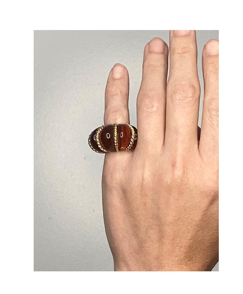 Women's or Men's Seaman Schepps 1950 New York Very Rare 18Kt Gold Wired Ring Carved in Amber For Sale