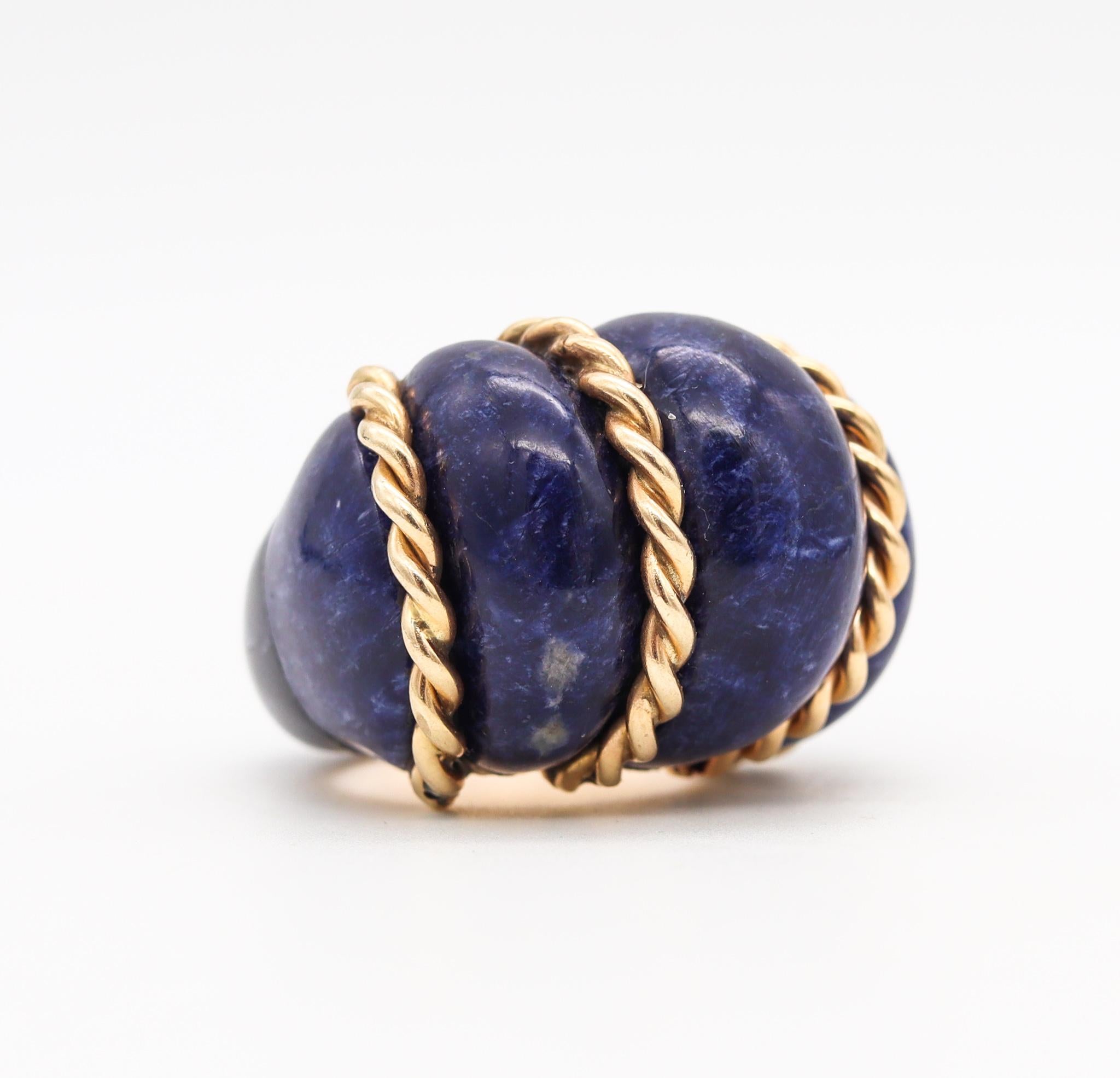 Seaman Schepps 1960 Shrimp Cocktail Ring in 18 Kt Gold with Fluted Lapis Lazuli In Excellent Condition In Miami, FL