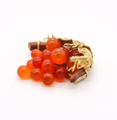 Seaman Schepps 1970 Broche De Uvas De Nueva York En Oro De 18 Quilates Con Madera Y Cornalina