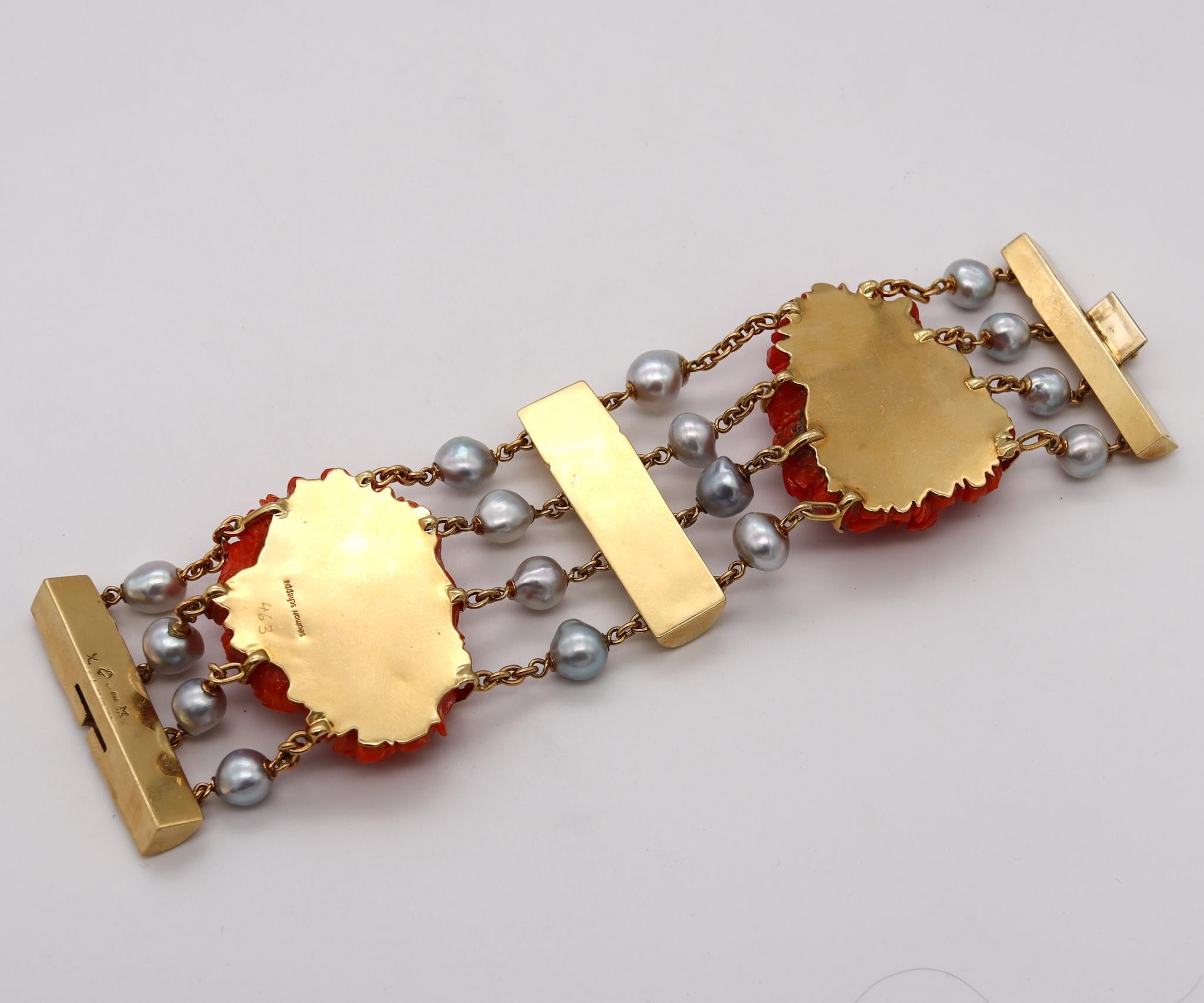 Moderniste Seaman Schepps Bracelet rare en or 18 carats avec corail rouge et perles, New York, 1970 en vente