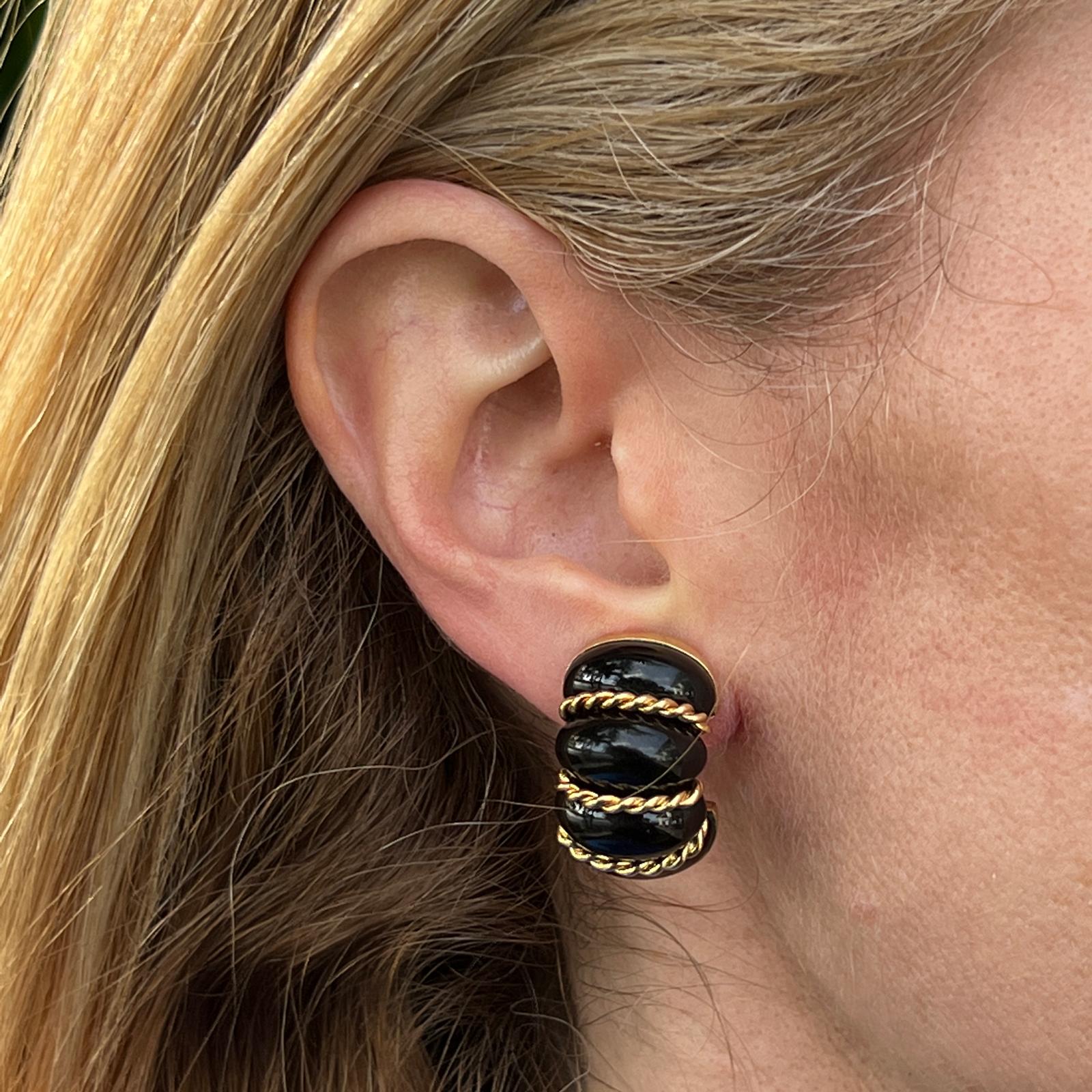 Seaman Schepps Black Onyx 18 Karat Yellow Gold Shrimp Earclip Earrings  In Excellent Condition In Boca Raton, FL