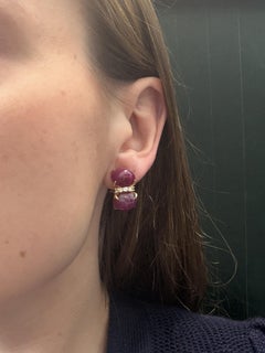 Boucles d'oreilles Seaman Schepps en or 18 carats avec rubis cabochon et diamant