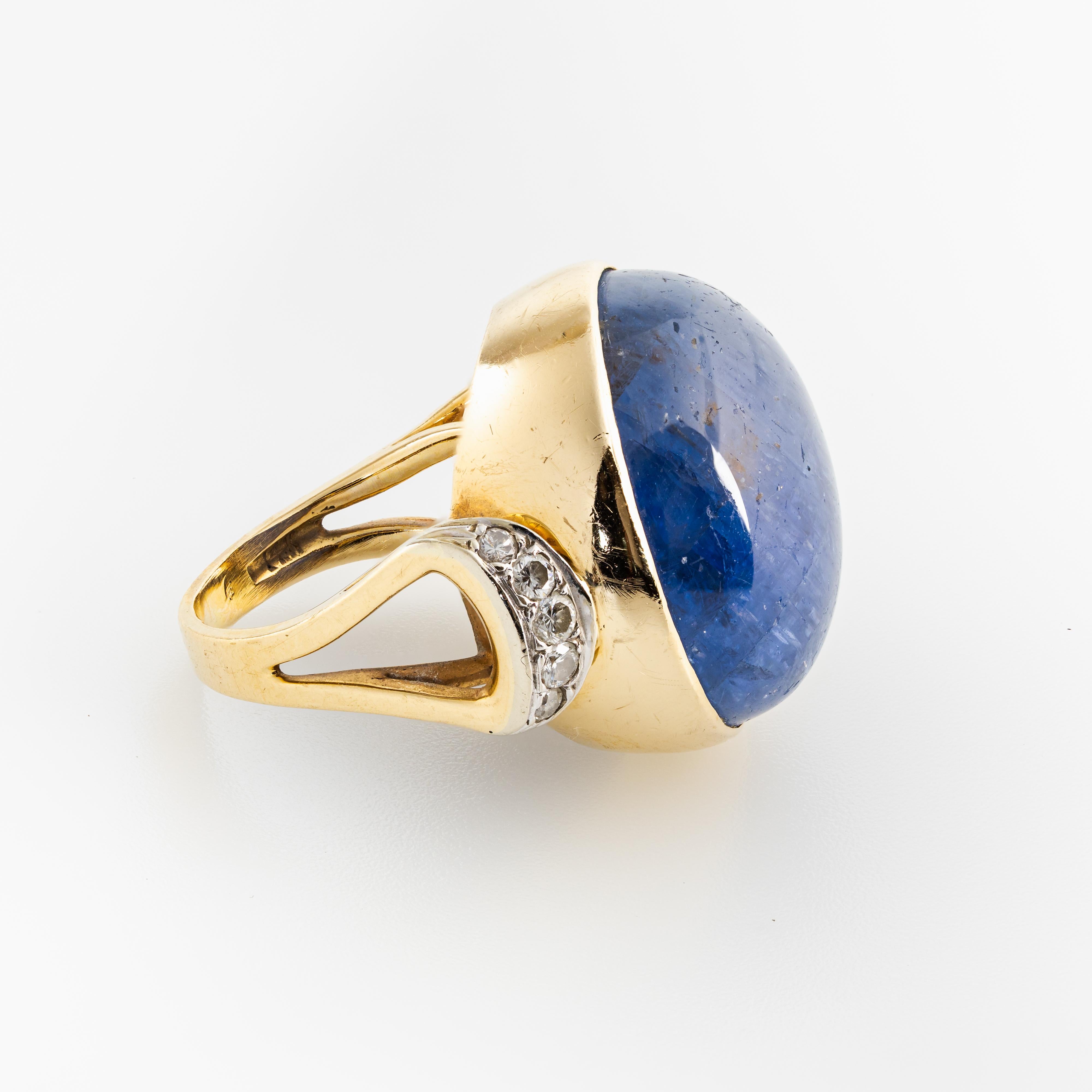 Seaman Schepps Bague cocktail en or jaune 18 carats, saphir cabochon et diamants accentués Bon état - En vente à Bernardsville, NJ