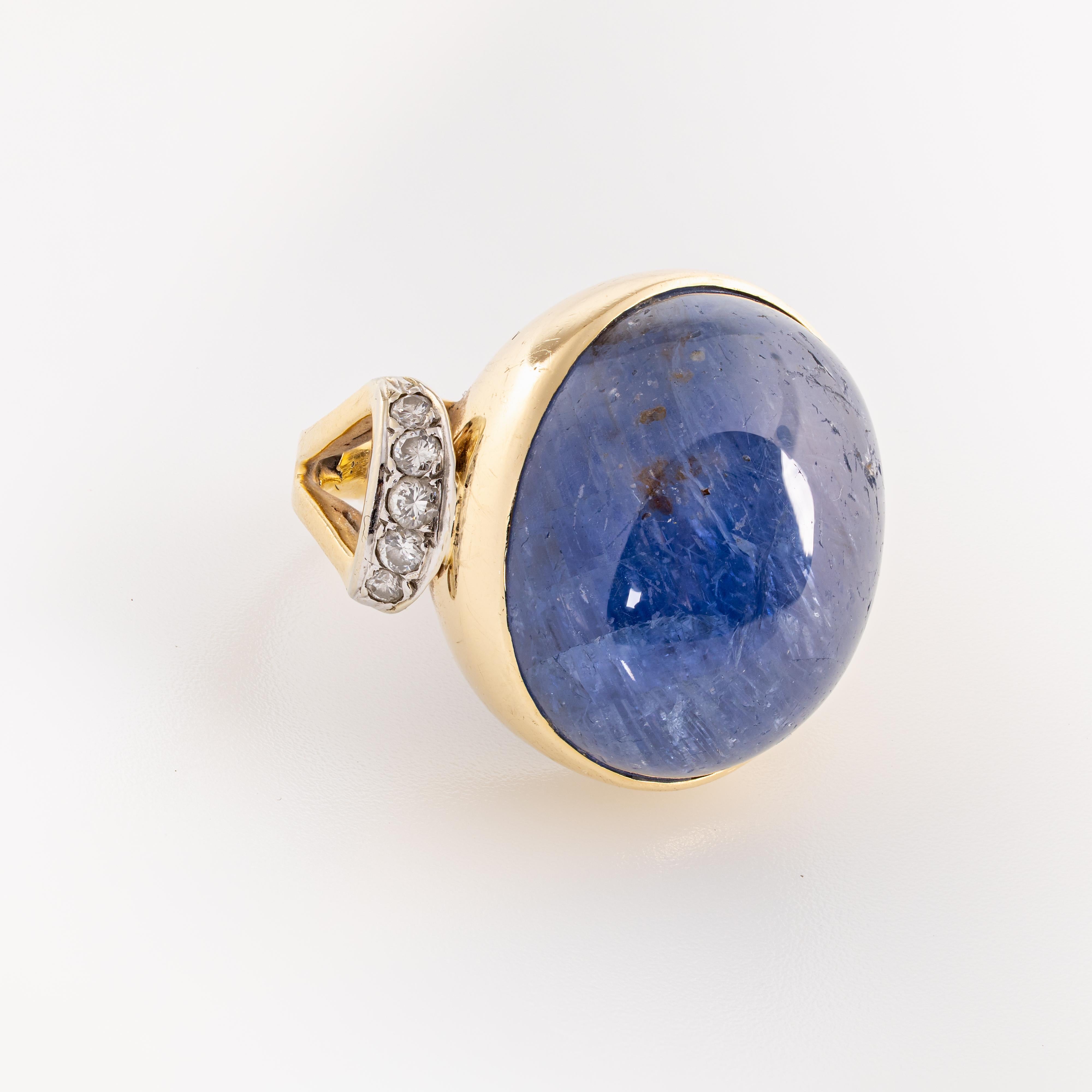 Seaman Schepps Bague cocktail en or jaune 18 carats, saphir cabochon et diamants accentués en vente 2