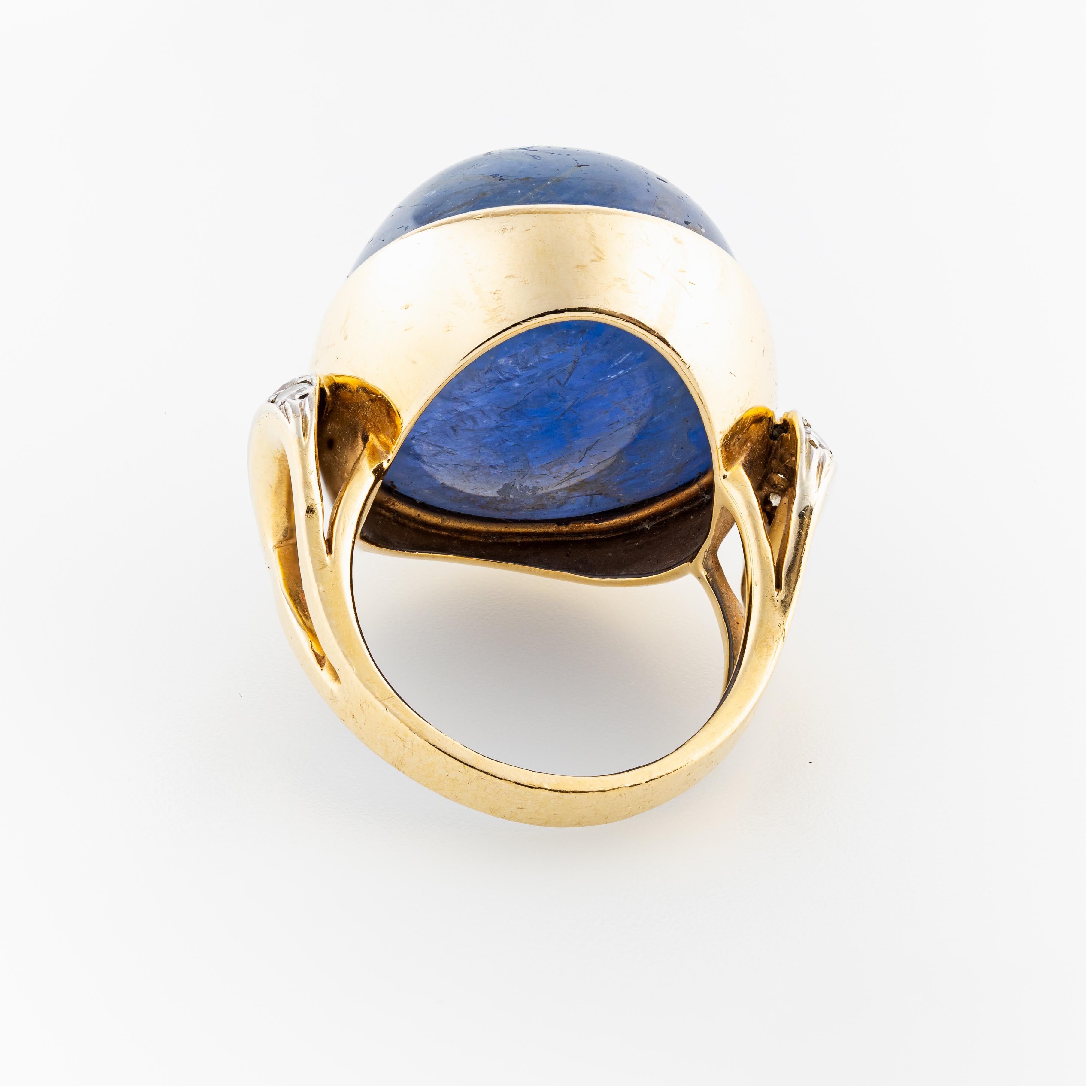 Seaman Schepps Bague cocktail en or jaune 18 carats, saphir cabochon et diamants accentués en vente 3