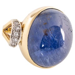 Anello da cocktail in oro giallo 18 carati con zaffiro cabochon e accenti di diamanti di Seaman Schepps