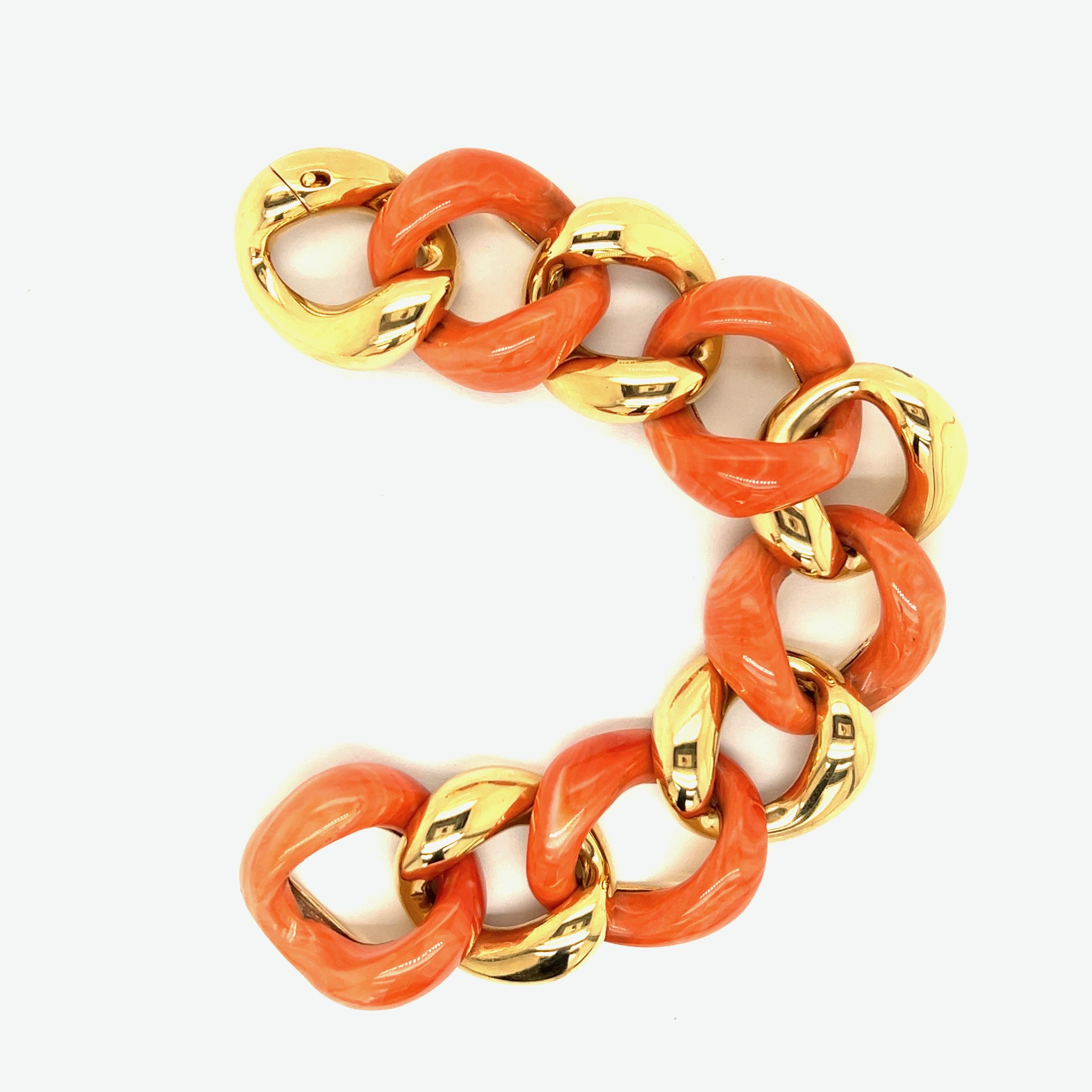 Seaman Schepps Coral 18k Yellow Gold Large Link Bracelet In Good Condition In New York, NY