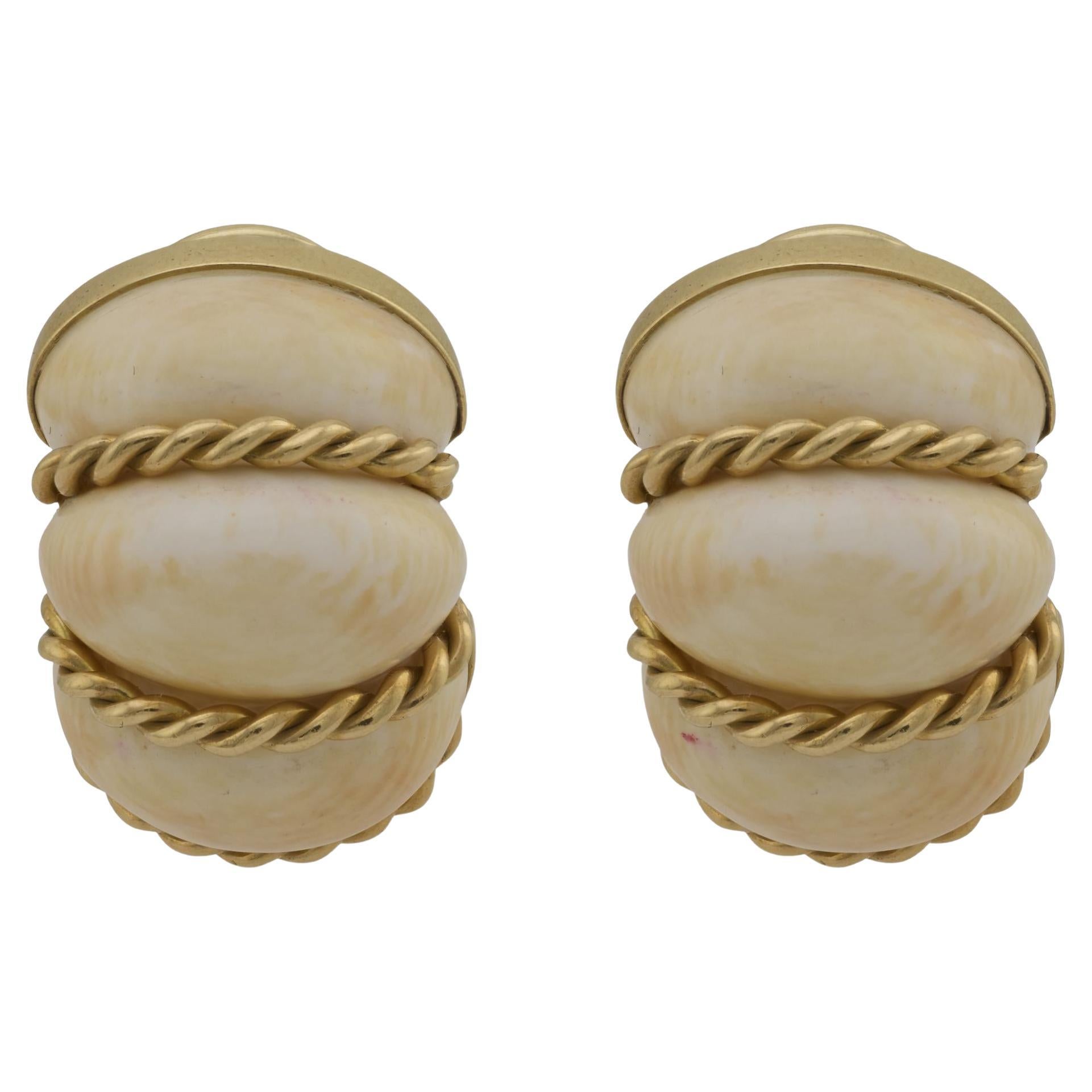 Orecchini Seaman Schepps in corallo e oro giallo 18k con gamberetti in vendita