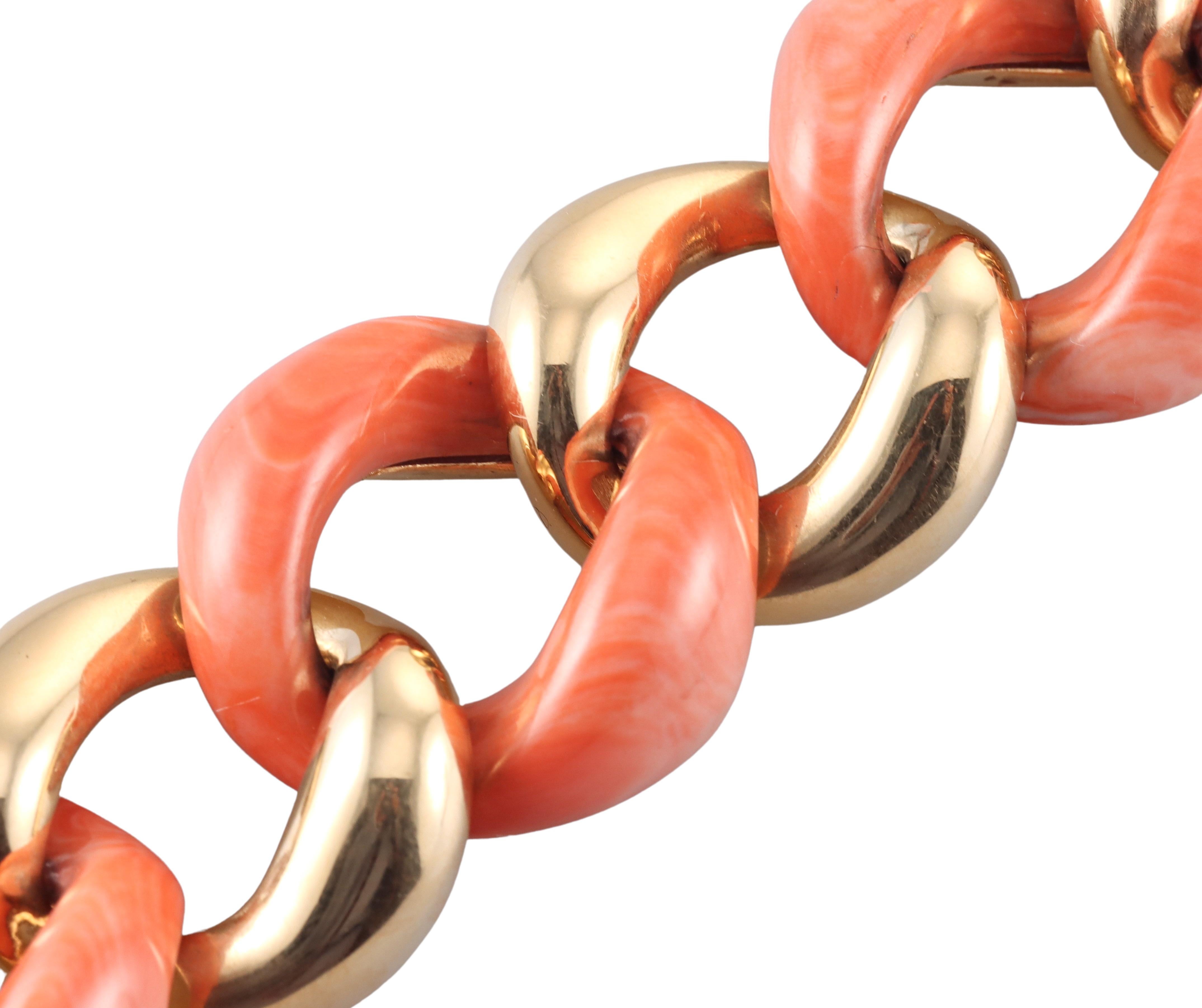 Classic Link bracelet by Seaman Schepps, set in 18k yellow gold, with alternating coral links. Bracelet is 8.25
