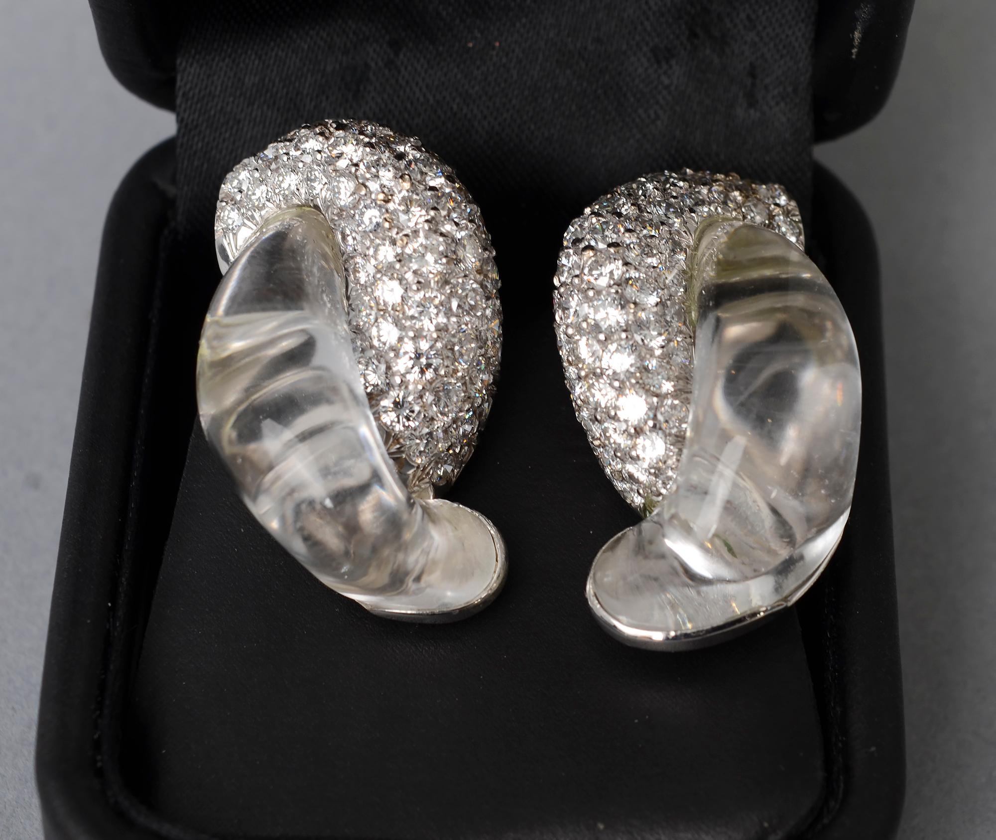 Contemporain Seaman Schepps - Boucles d'oreilles demi-maillot en diamant et cristal de roche en vente