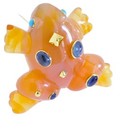 Retro Seaman Schepps' Famous Frog Brooch in 8K Carved Carnelian and Sapphires