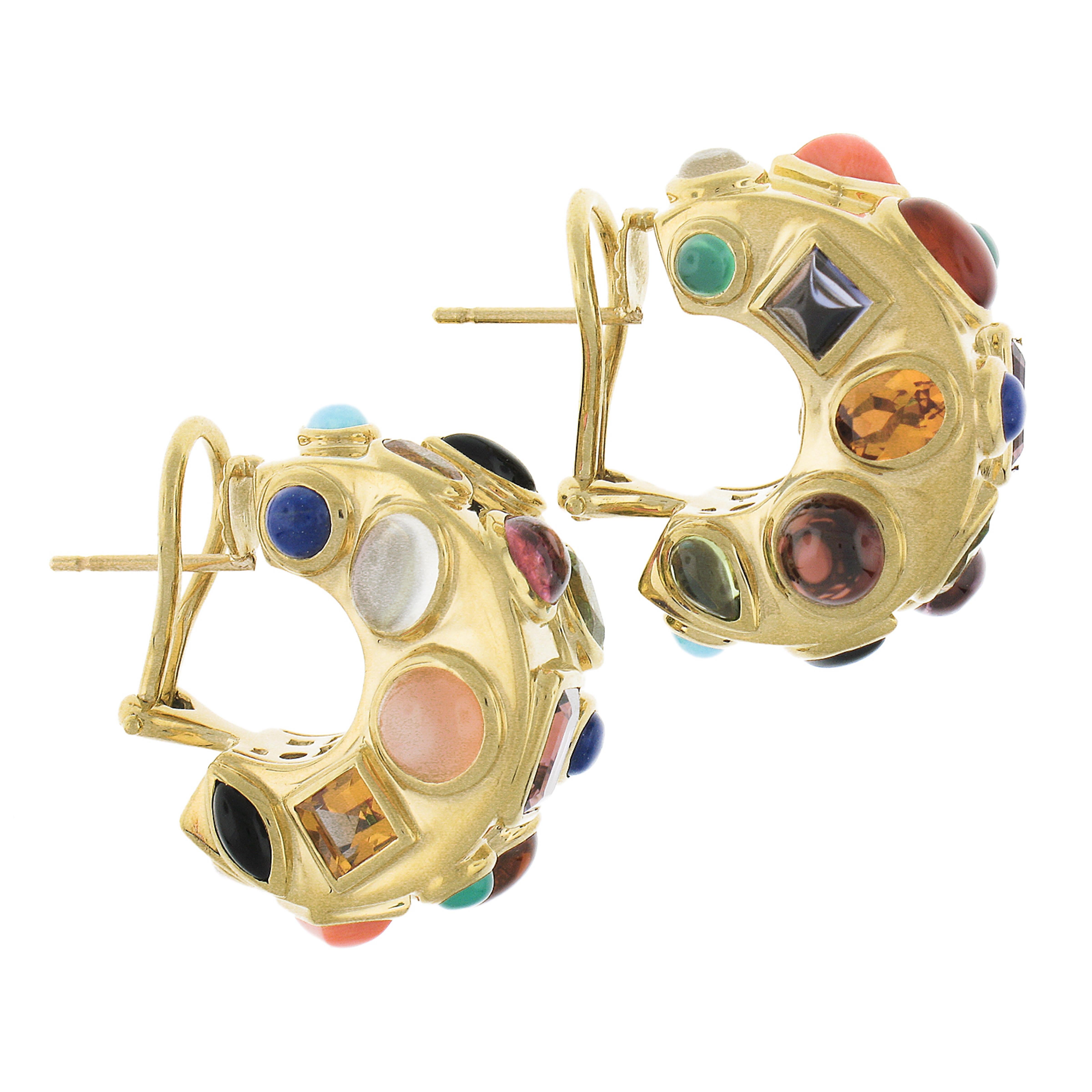 Seaman Schepps Pendientes de aro Omega con bisel de oro de 18 quilates y gemas multicolor en venta 1