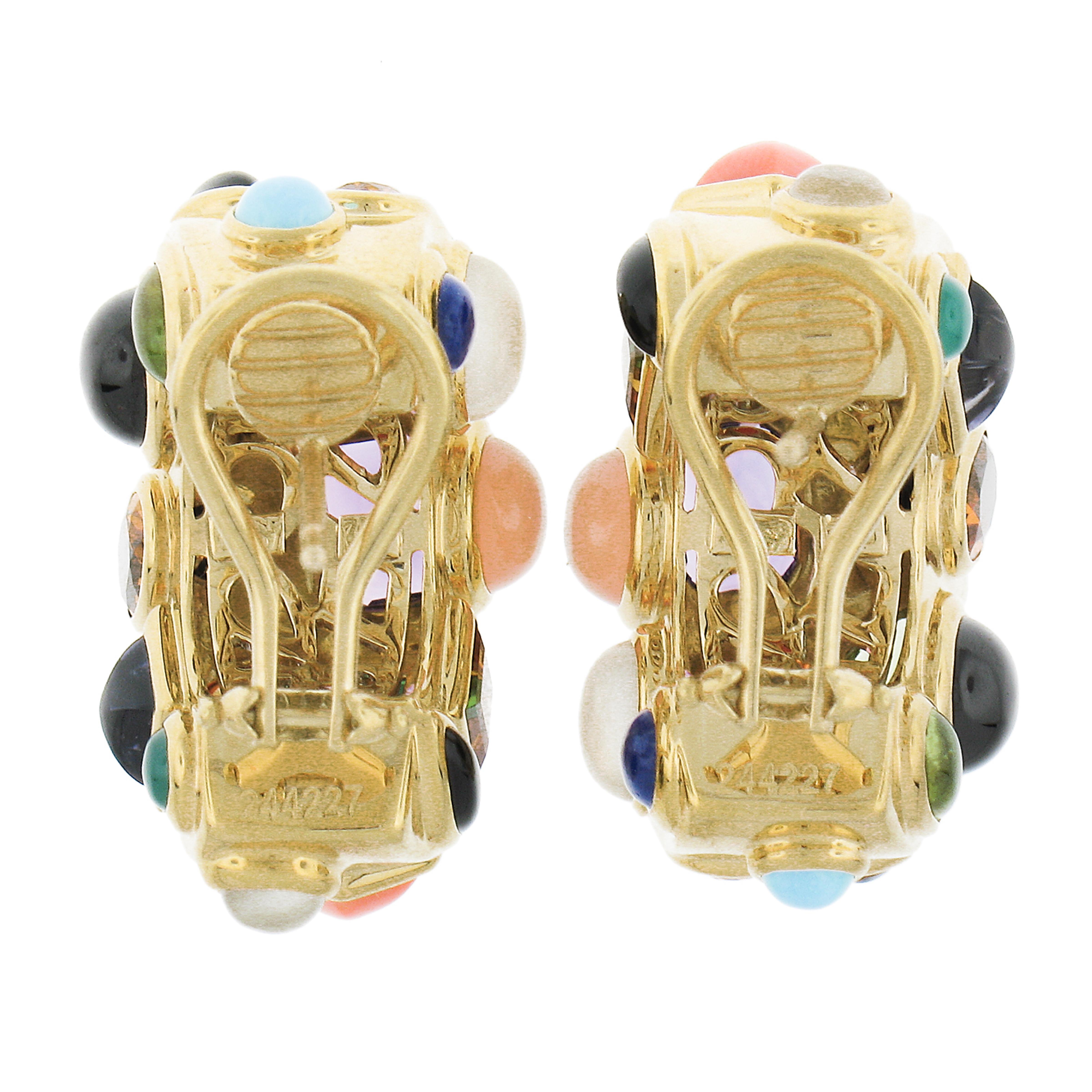 Seaman Schepps Pendientes de aro Omega con bisel de oro de 18 quilates y gemas multicolor en venta 2