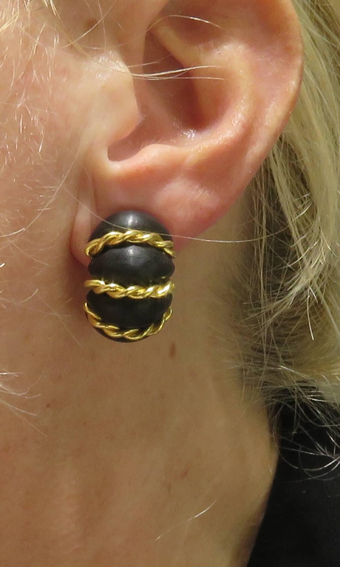 Seaman Schepps Gold Carved Ebony Wood Twisted Rope Shrimp Earclips 6