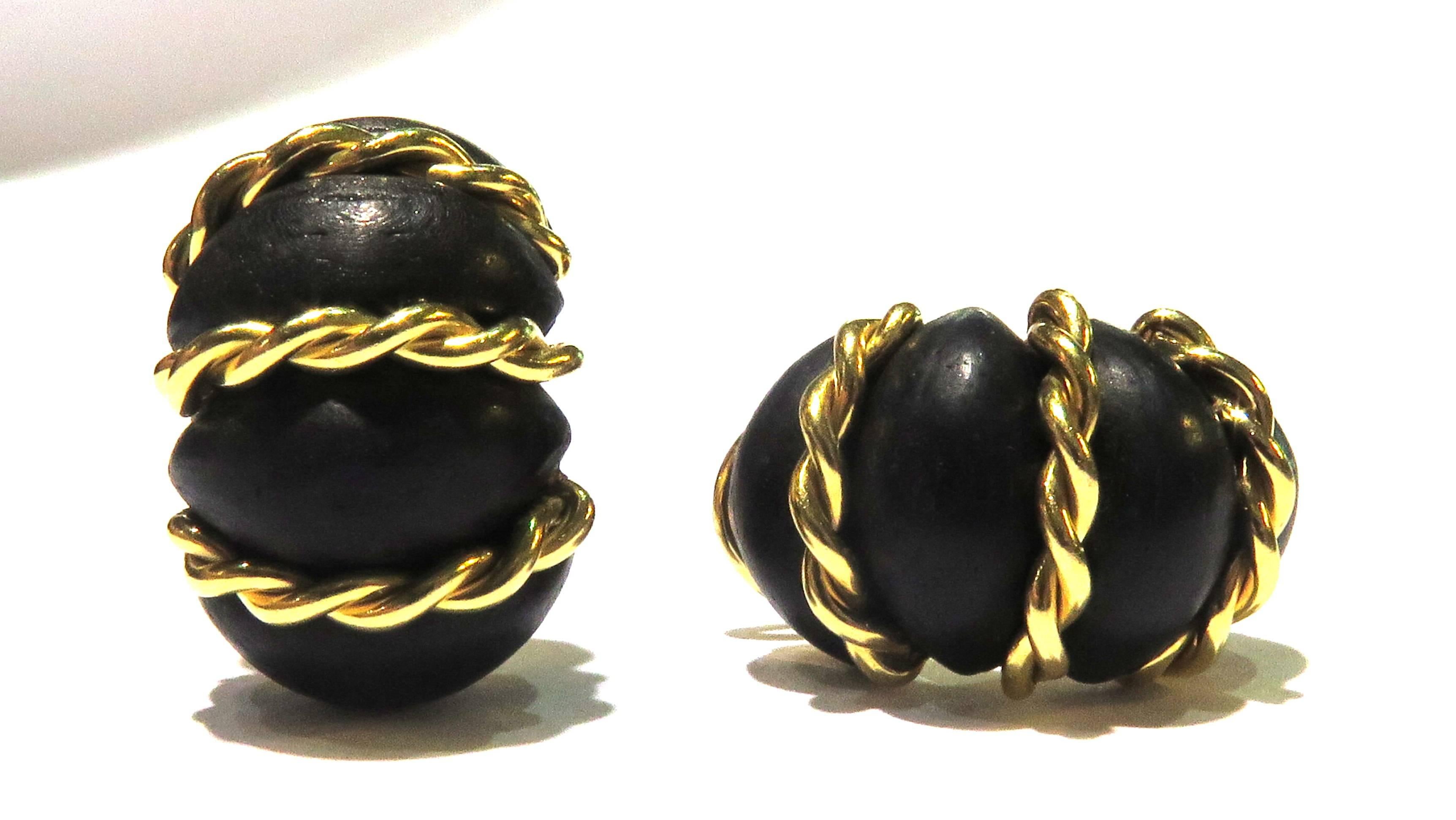 18 Karat timeless Seaman Schepps carved Ebony wood with twisted rope sectioned shrimp earclips. Earrings are made for pierced ears but can be easily made to clips.  Seaman Schepps pieces have been sought after for over 100 years.
 
Earrings are