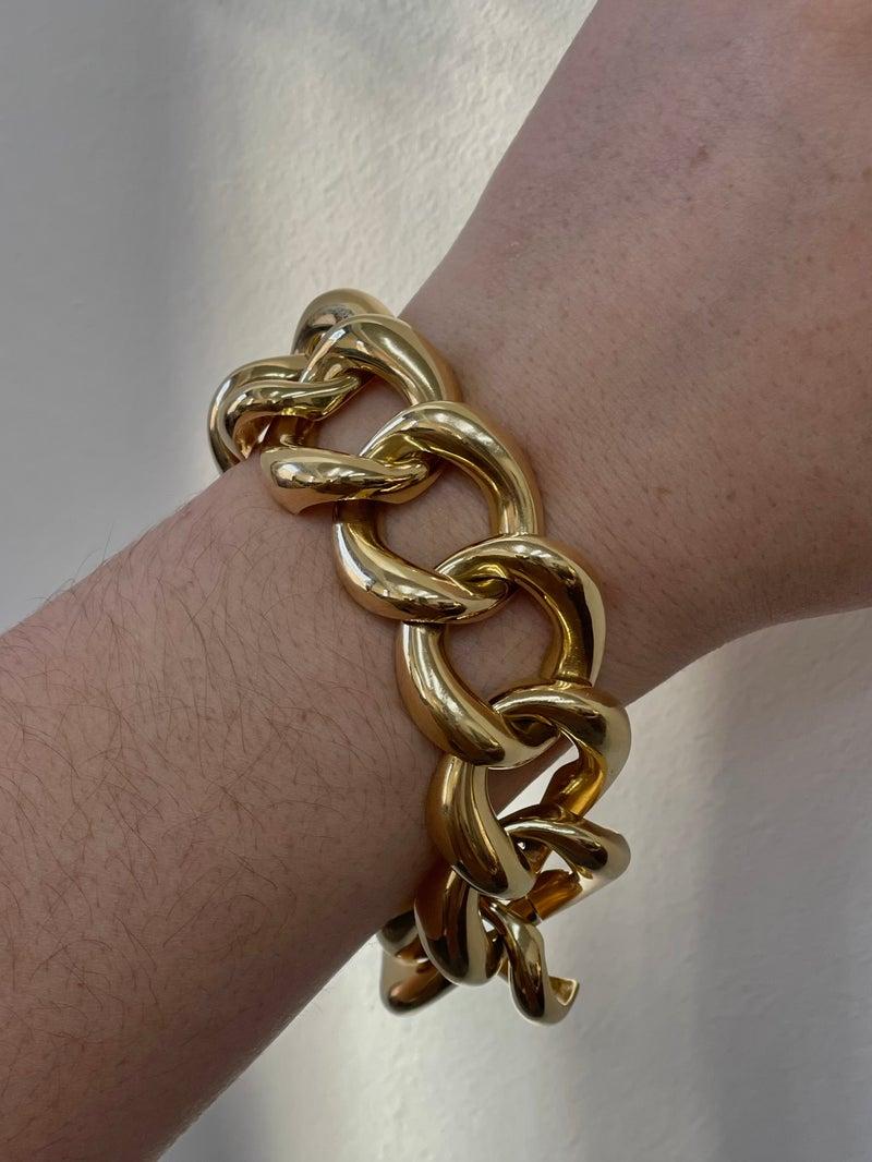 Brand new 18k gold curb link bracelet crafted by Seaman Schepps. Bracelet is 8