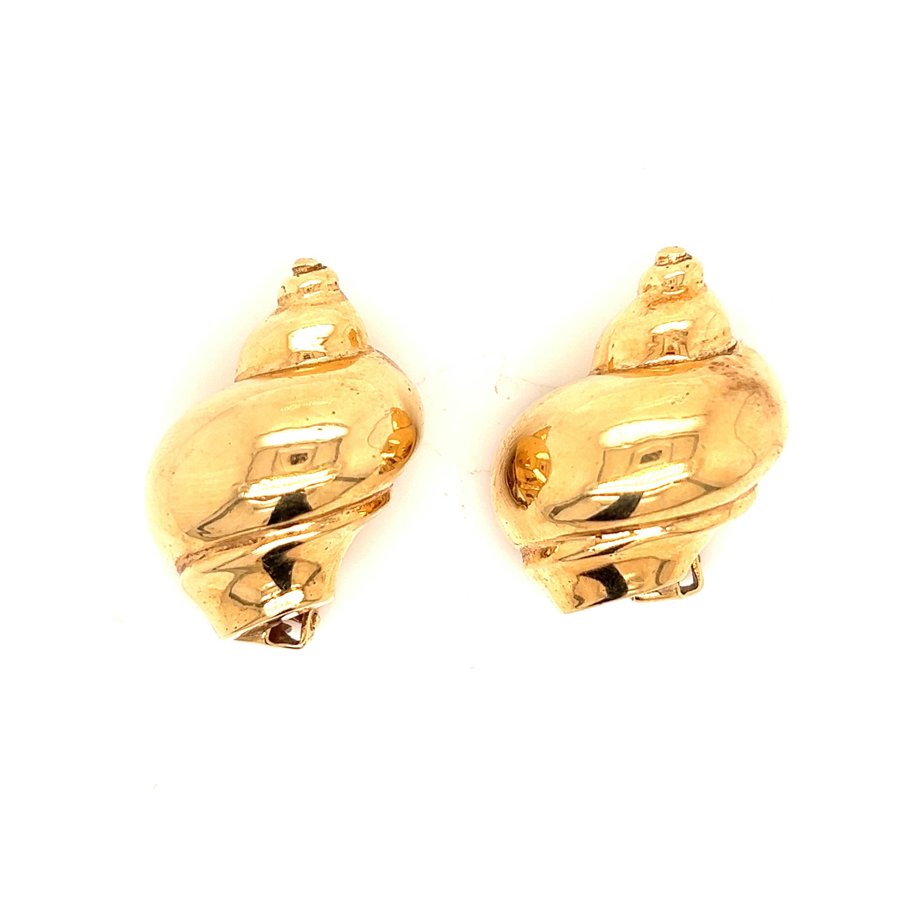 Seaman Schepps gold shell ear clips

Shell motif, 14 karat yellow gold; marked Seaman Schepps, 14k

Size: width 0.88 inch, length 1.13 inch
Total weight: 38.7 grams