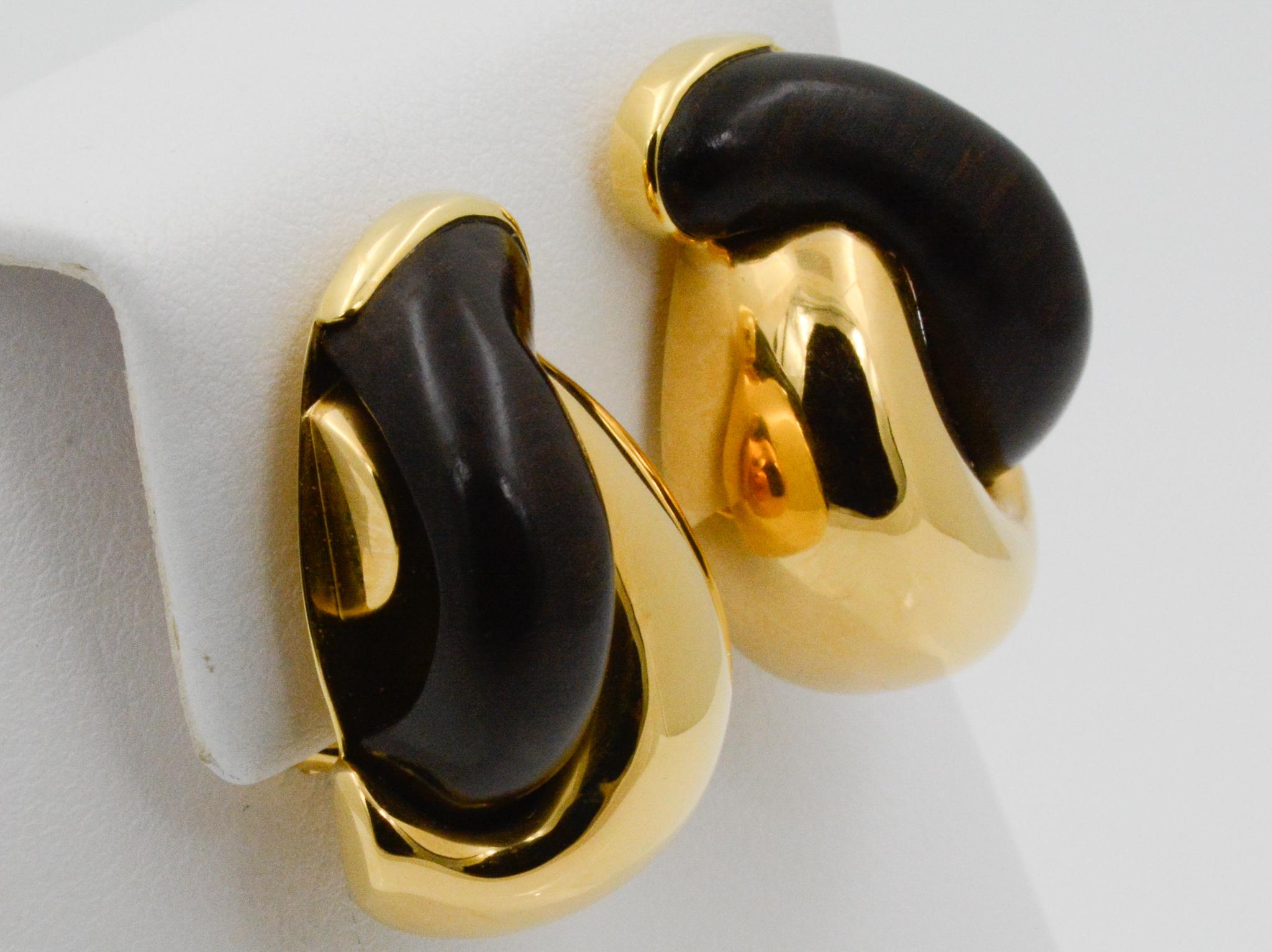 Seaman Schepps Half Link 18 Karat Yellow Gold and Ebony Wood Earrings In New Condition In Dallas, TX