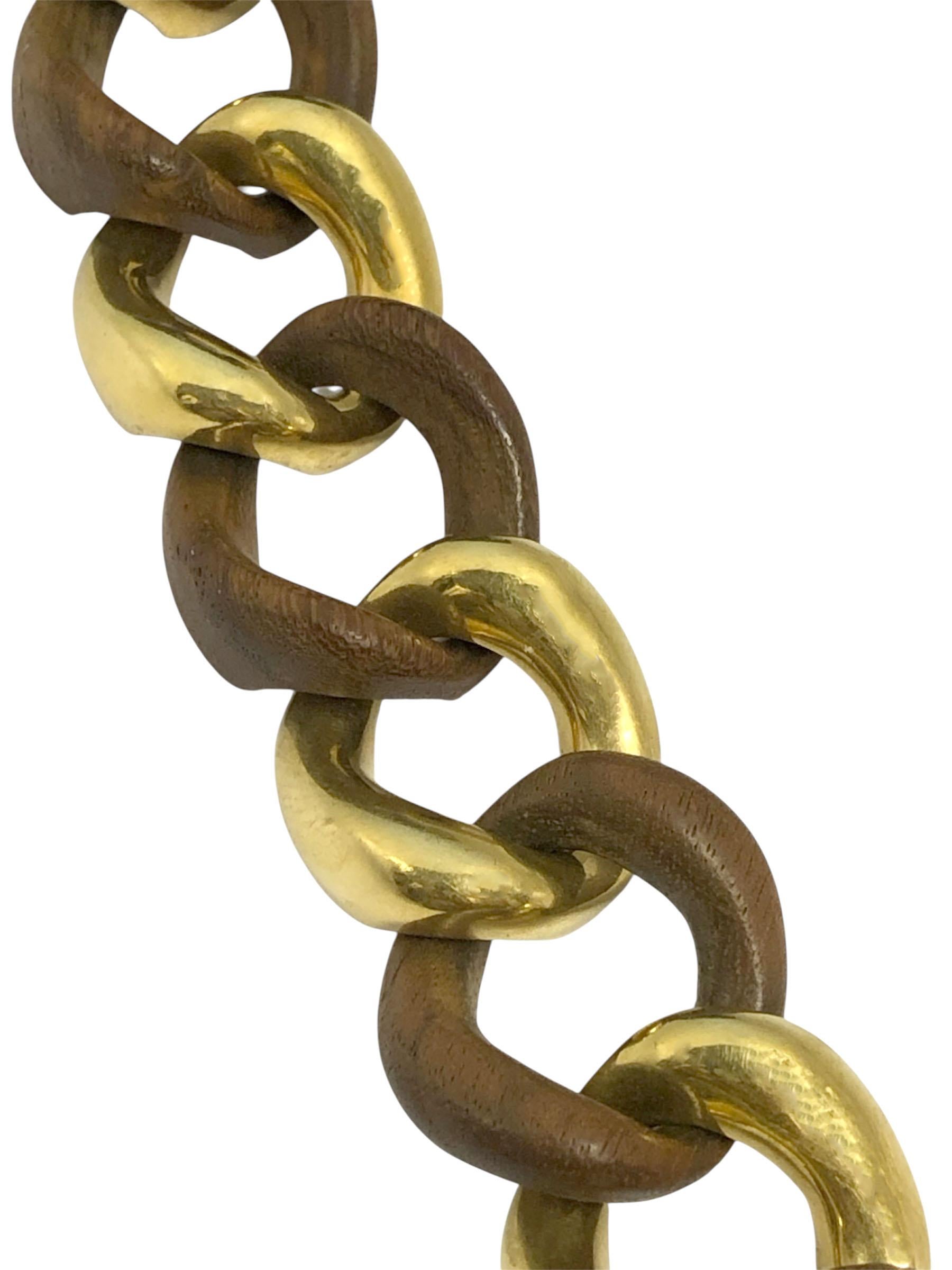 Circa 1990 Seaman Schepps Bracelet à maillons en or jaune 18K et bois d'ébène. Le design classique original rendu célèbre par le matelot Schepps ! Mesurant 8 1/2 pouces de long et 1 pouce de large. 