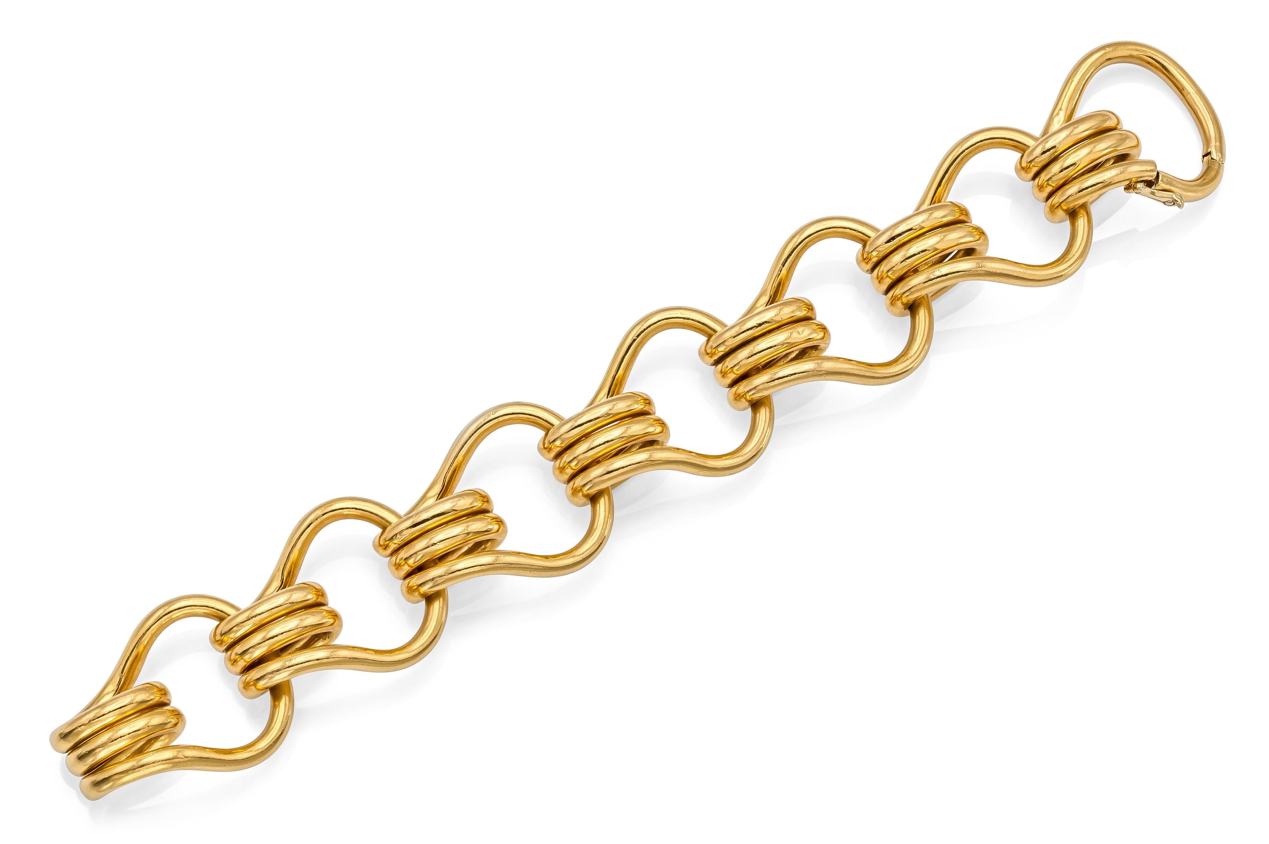 Finely crafted in 22k & 18k yellow gold.
Signed by Seaman Schepps
Size 8 inches