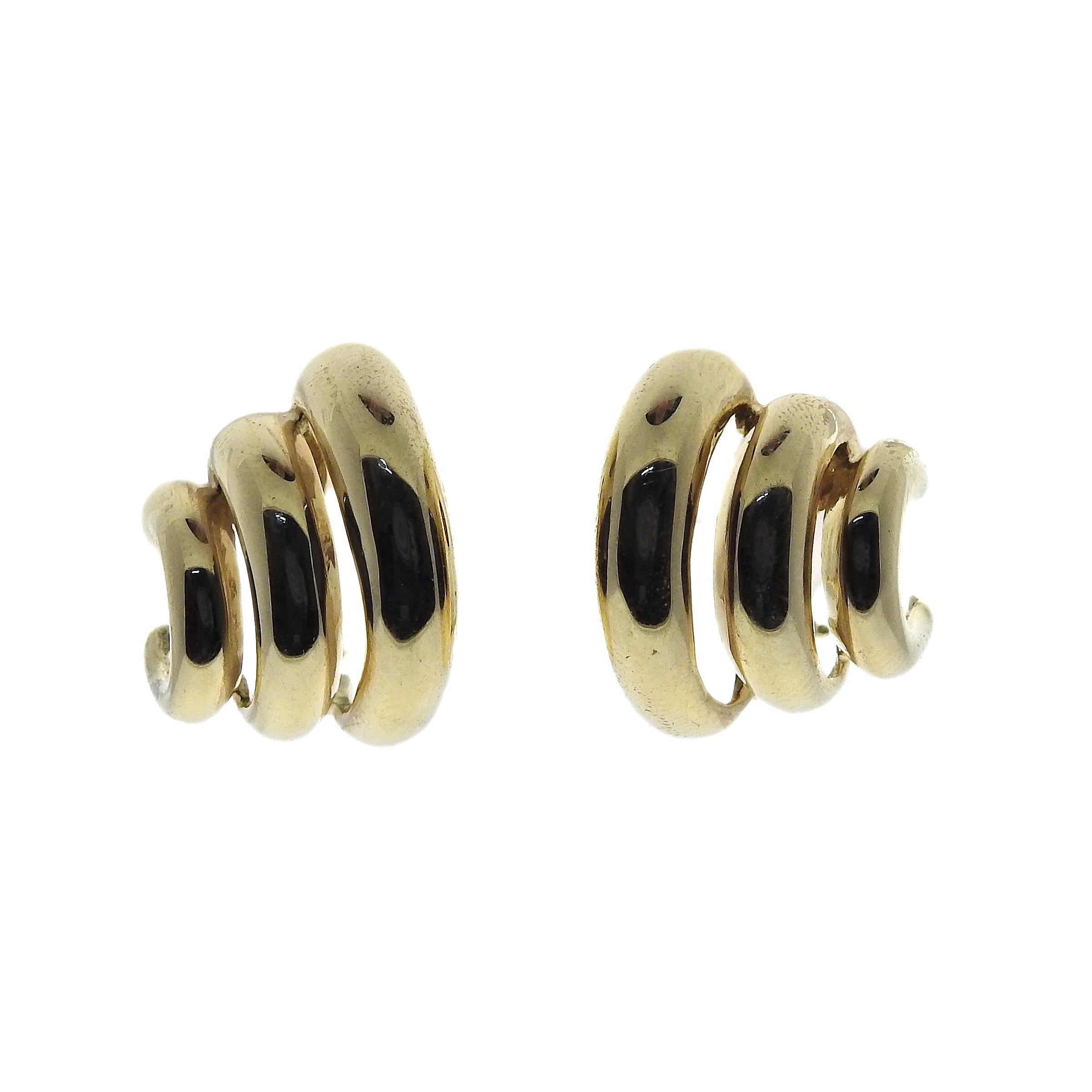 Ohrringe aus 18 Karat Gelbgold von Seaman Schepps für die Collection'S Mousetrap. Die Ohrringe messen 11 mm x 14 mm. Gekennzeichnet: 750, Muschelpunze, Seemann Schepps, Seriennummer. Das Gewicht beträgt 16.9 Gramm.