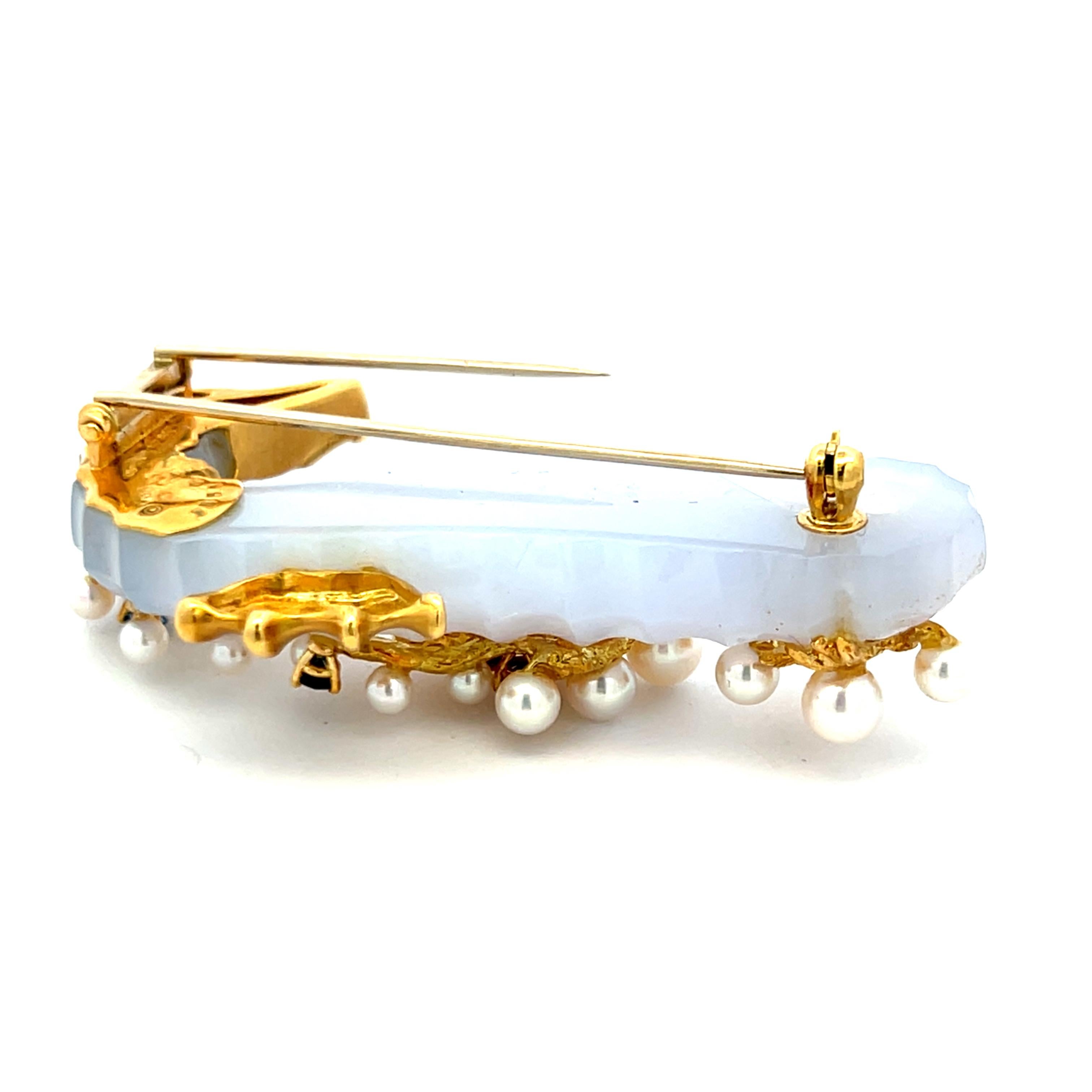 Seaman Schepps Pearl and 0.40 Carat Round Sapphire 18K Yellow Gold Pin Brooch In Good Condition For Sale In New York, NY