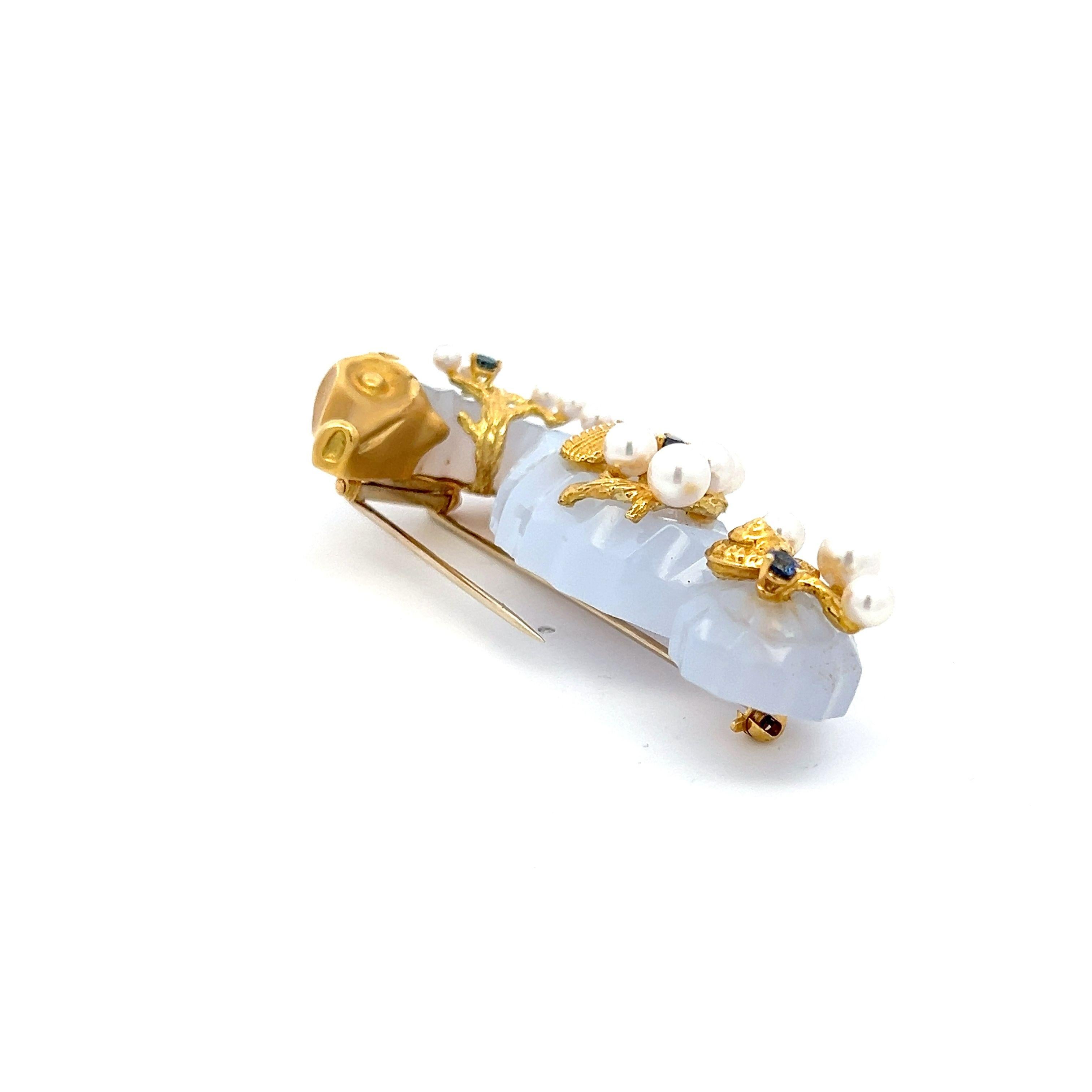 Seaman Schepps Pearl and 0.40 Carat Round Sapphire 18K Yellow Gold Pin Brooch For Sale 4