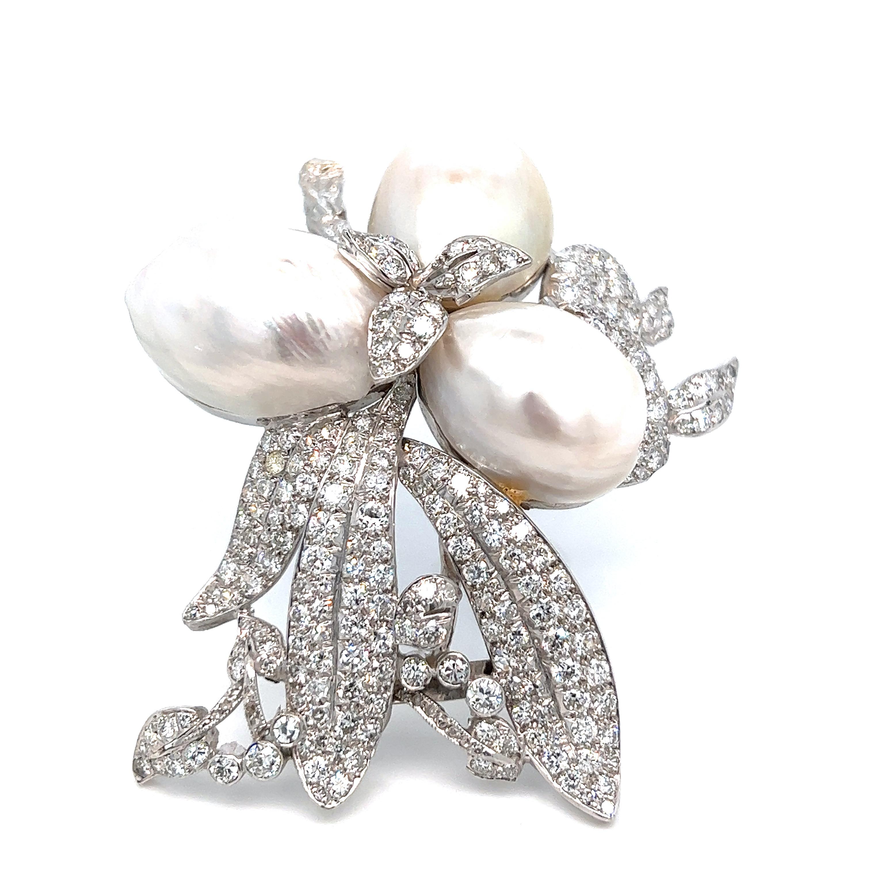 Taille ronde Seaman Schepps Broche en perles et diamants en vente
