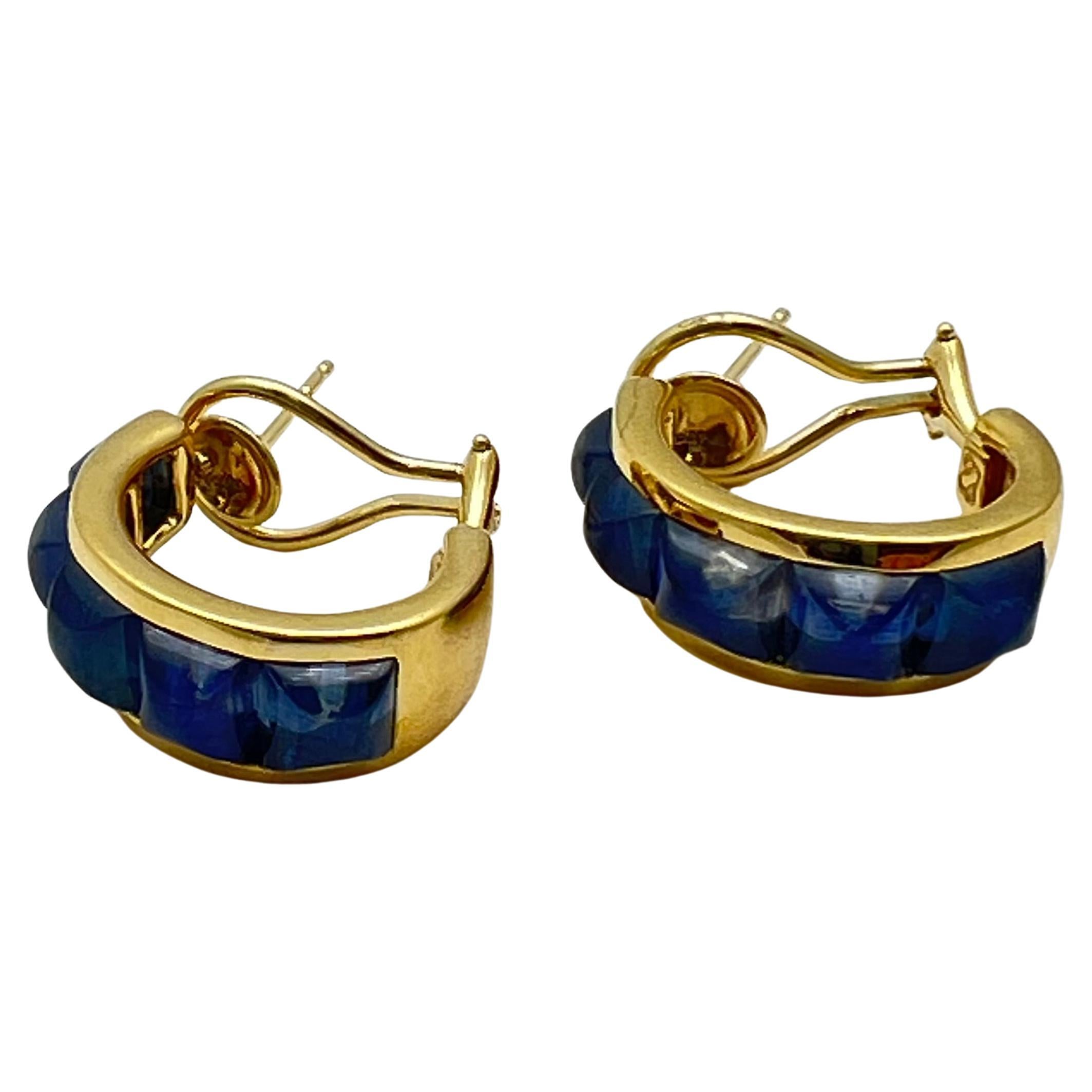 Seaman Schepps Portofino Saphir Goldreifen Ohrringe (Kegel-Cabochon) im Angebot