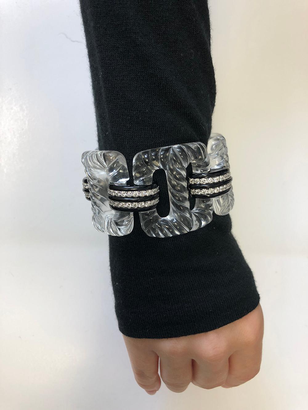 Seaman Schepps Bracciale largo in cristallo di rocca e onice con diamanti A Link in vendita 1