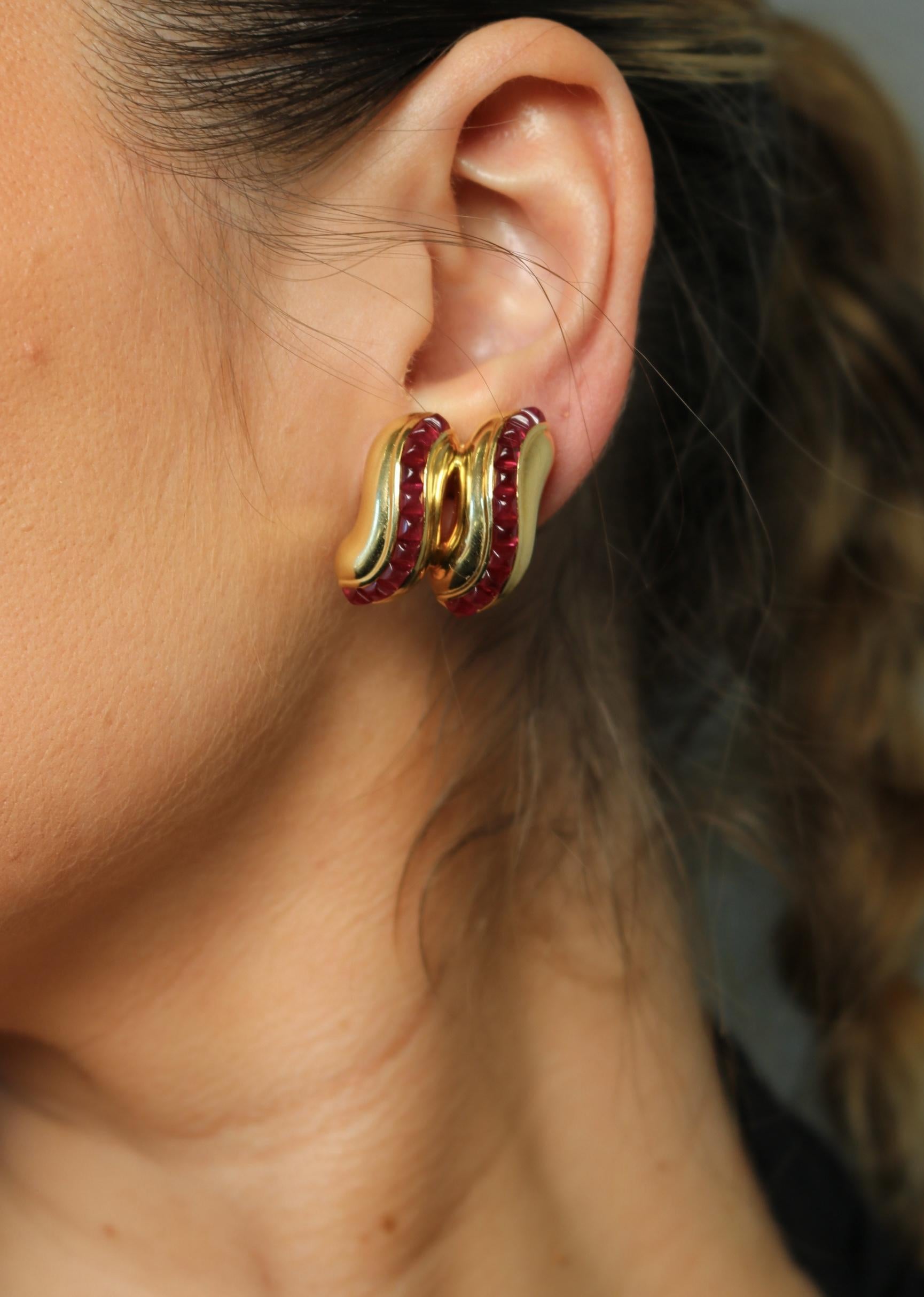 Women's Seaman Schepps Ruby Clip on Earrings Sugarloaf Cuts 18K Yellow Gold ~5ctw Rubies For Sale