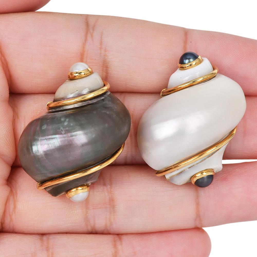 Donna Orecchini Seaman Schepps Turbo Shell in oro 18k con perle bianche e nere in vendita