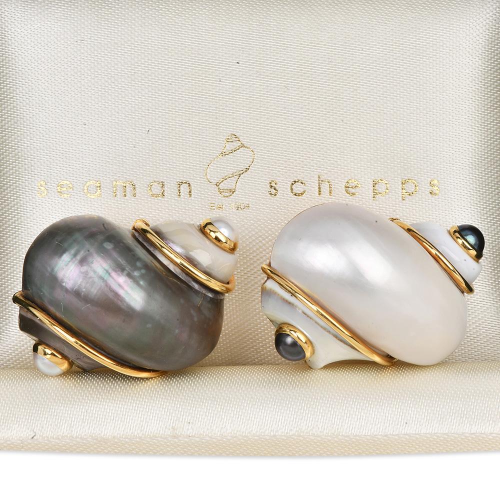 Orecchini Seaman Schepps Turbo Shell in oro 18k con perle bianche e nere in vendita 2