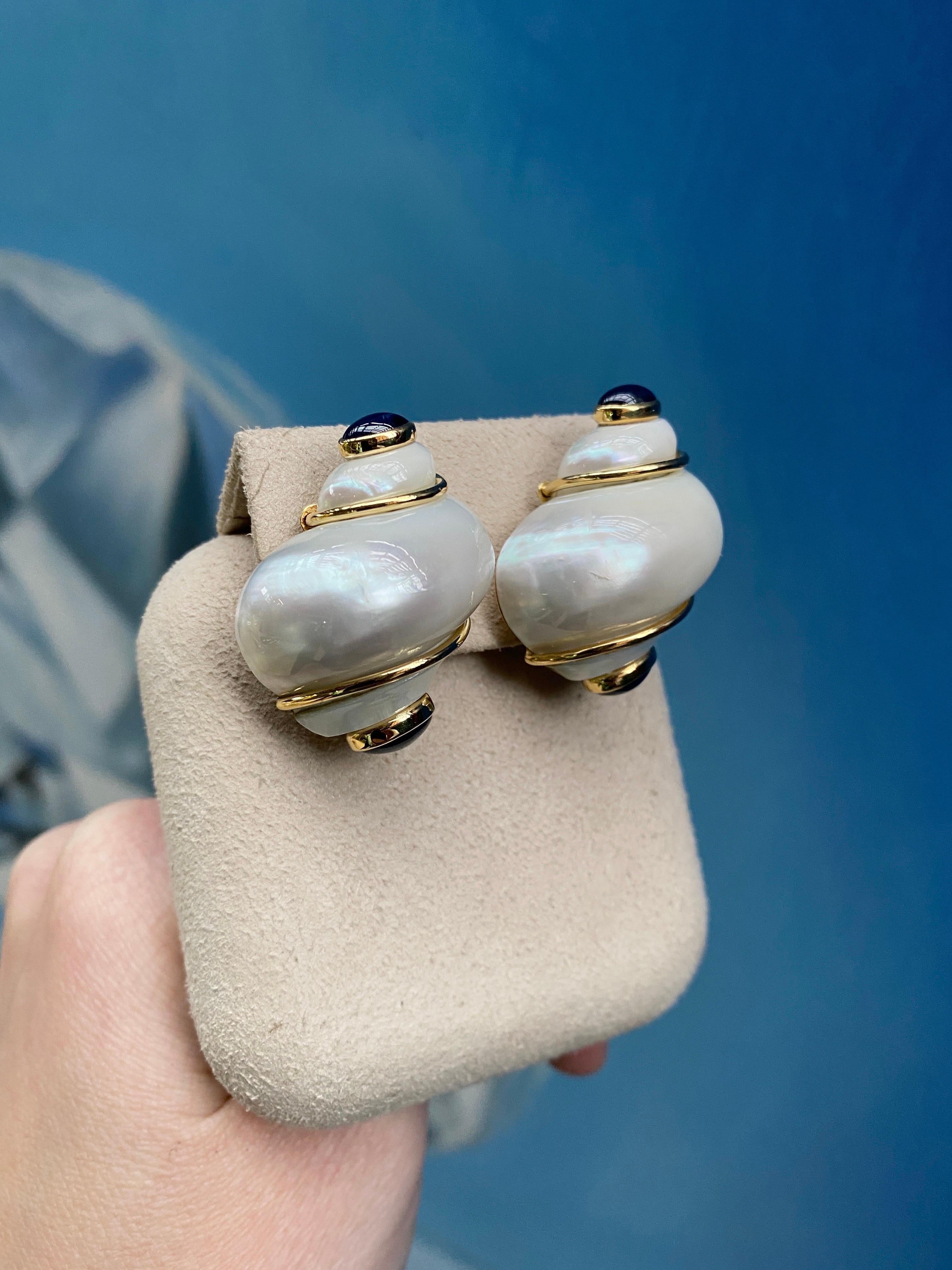 Seaman Schepps Turbo Muschel- und Saphir-Ohrringe aus Gold im Angebot 5