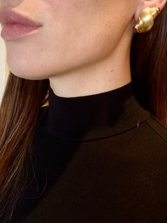 Seaman Schepps Turbo Shell Earrings in 18Kt Yellow Gold with 6.54 Cts Carnelian