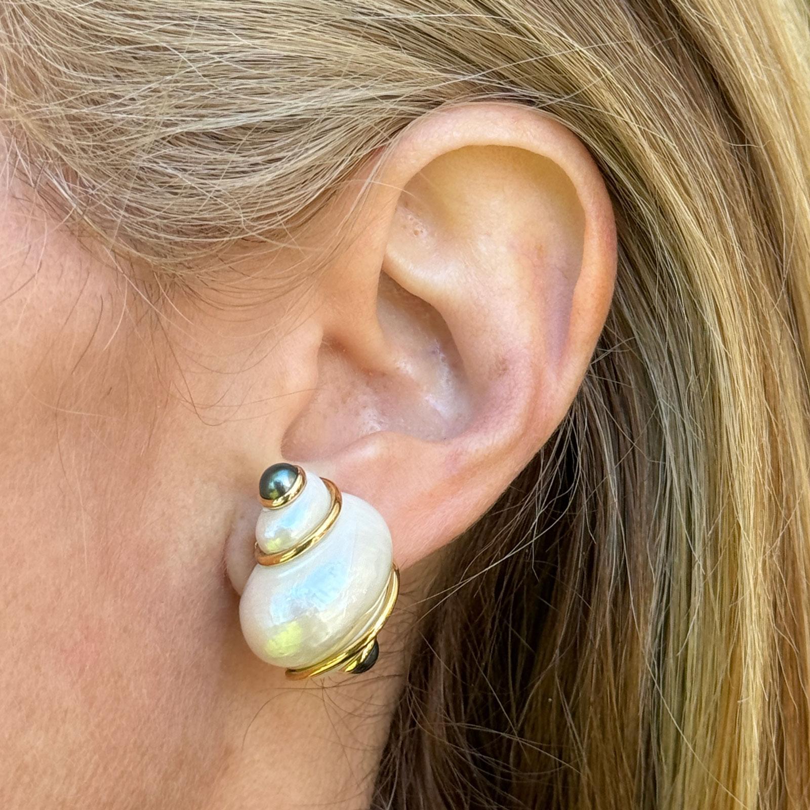 Cabochon Seaman Schepps Turbo Shell Pearl 18KYG Earclip Earrings