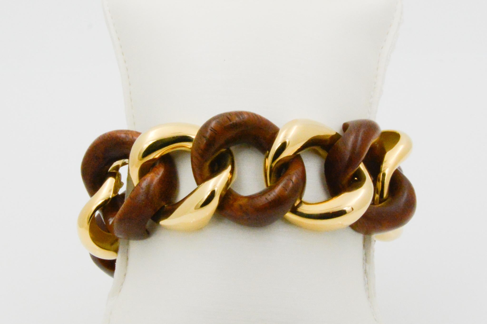 Seaman Schepps Wood Curb Link 18 Karat Yellow Gold Bracelet In New Condition In Dallas, TX