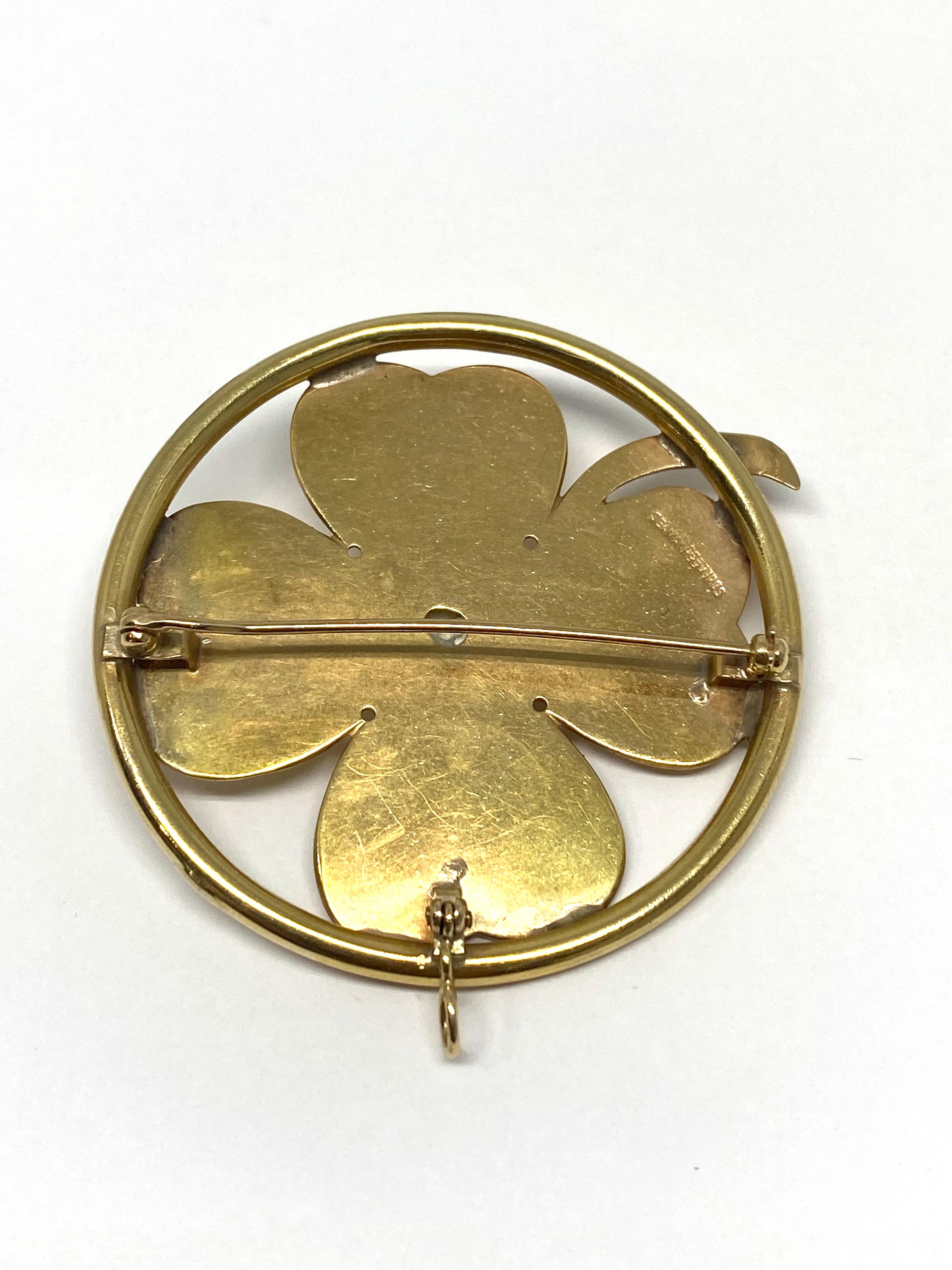 Product details;
Circa 1950's.
Featuring 14K yellow gold and mobe pear (14mm diameter) detail in the middle, clover motif. 
From the RETRO period. 
2 in 1 brooch and pendant. 
Signed SEAMAN SCHEPPS on the back.