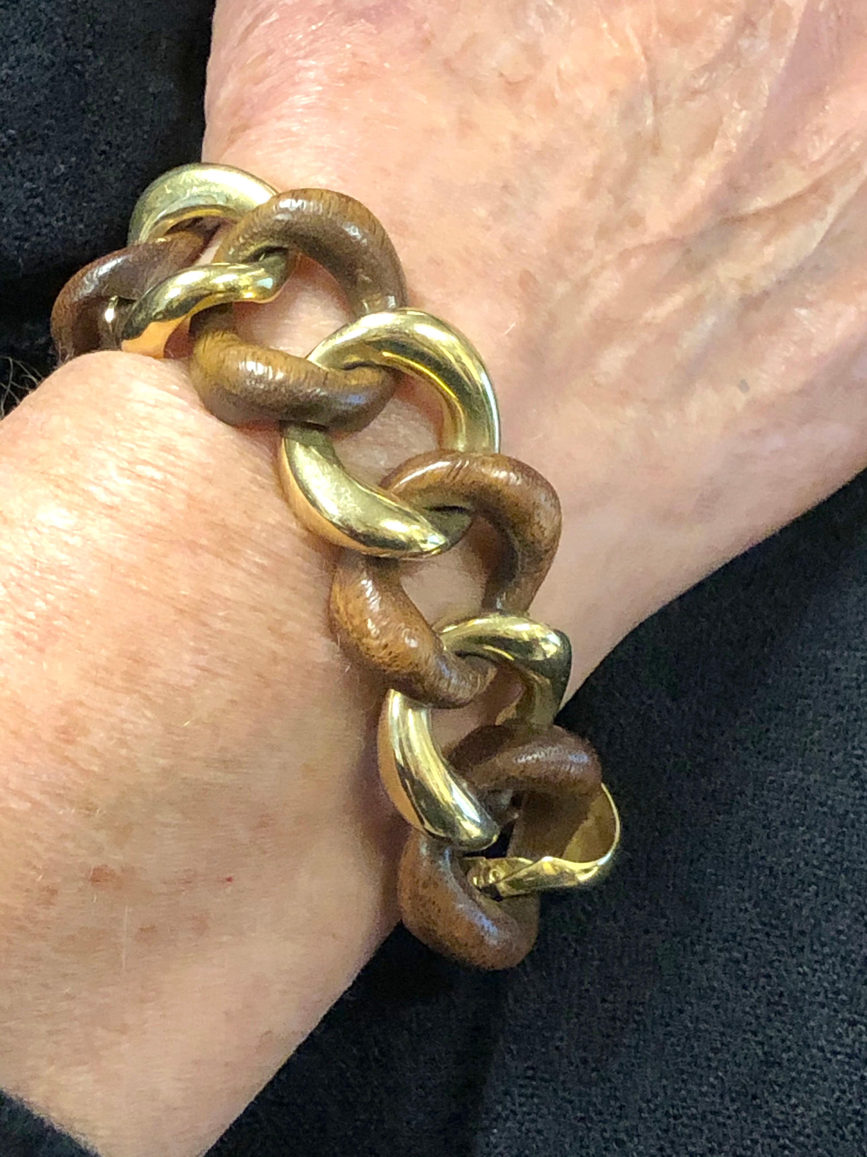 Seaman Schepps Yellow Gold and Wood Bracelet In Excellent Condition For Sale In Chicago, IL