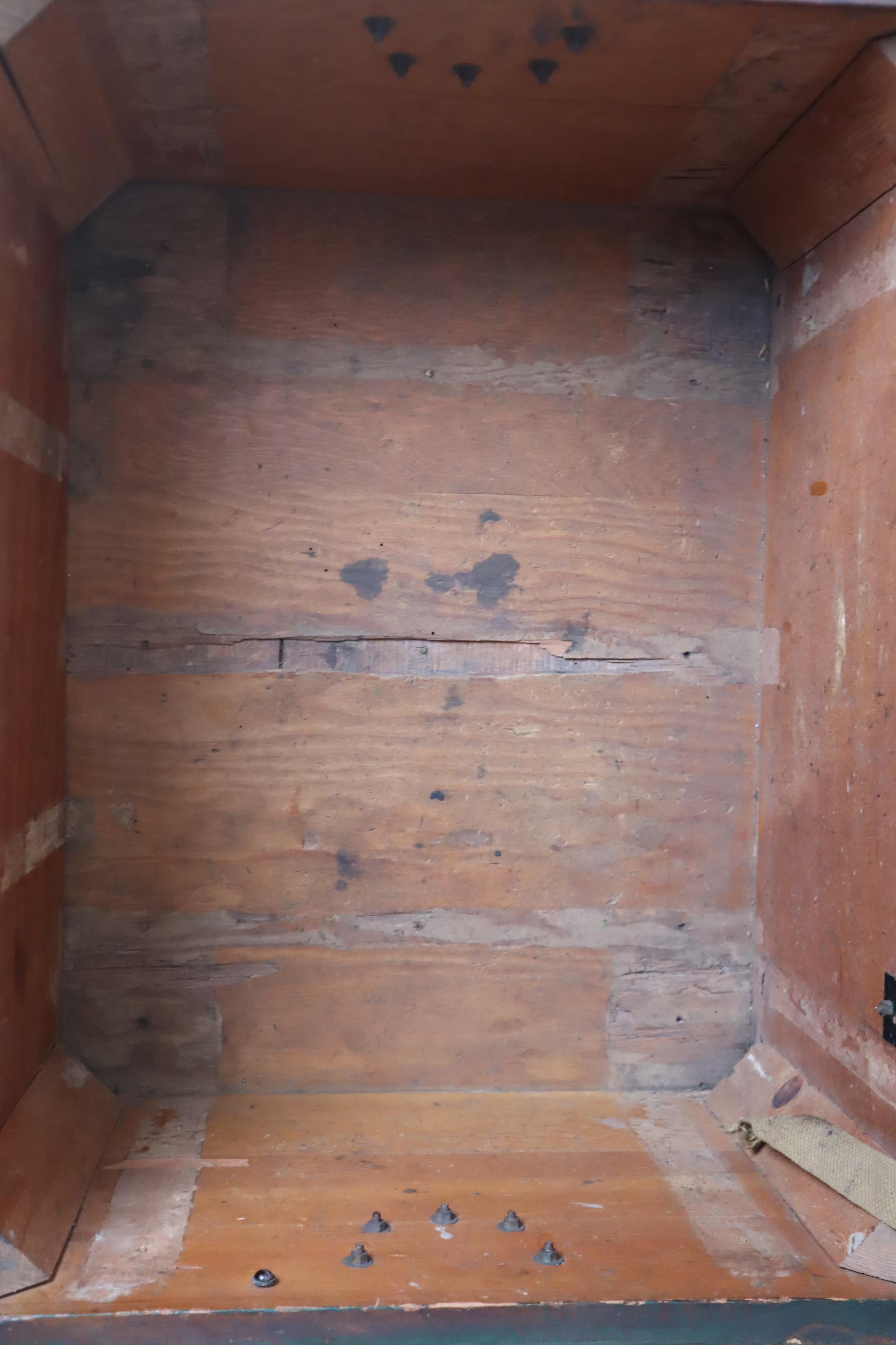 Coffre de matelot du voilier Neptune V.I.I. Jeux de cartes en vente 2