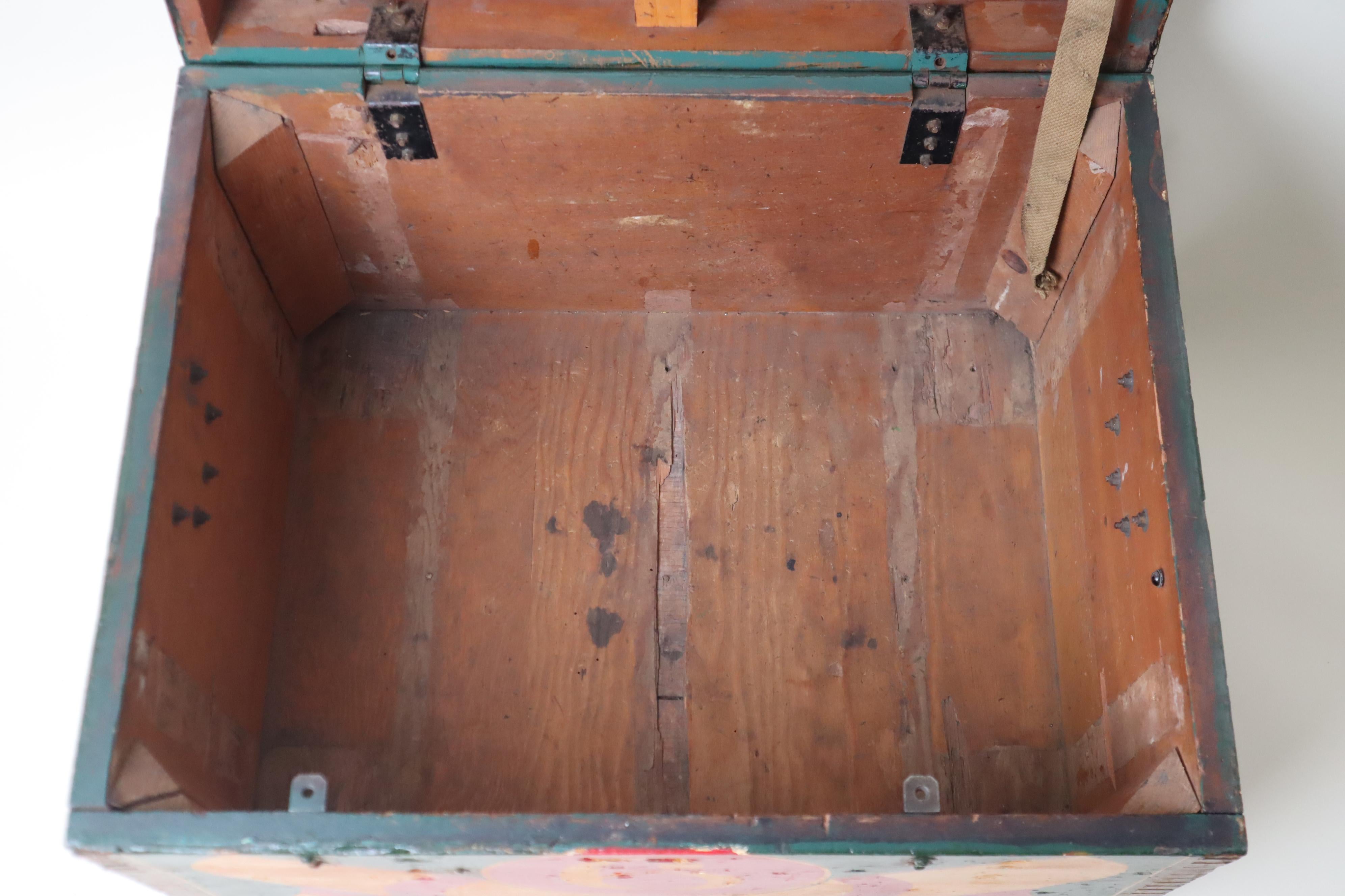 Coffre de matelot du voilier Neptune V.I.I. Jeux de cartes en vente 4