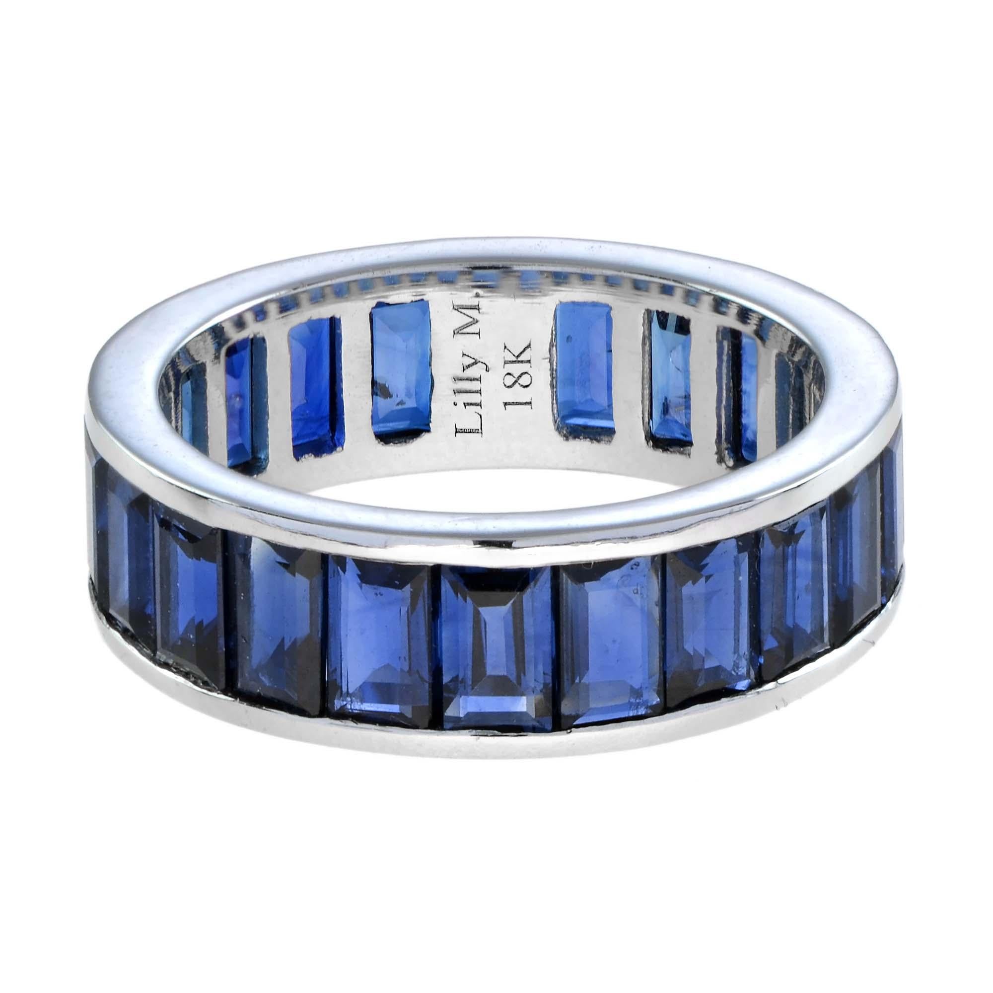 Seamless Baguette Blue Sapphire Unisex Eternity Band Ring in 18K White Gold In New Condition For Sale In Bangkok, TH