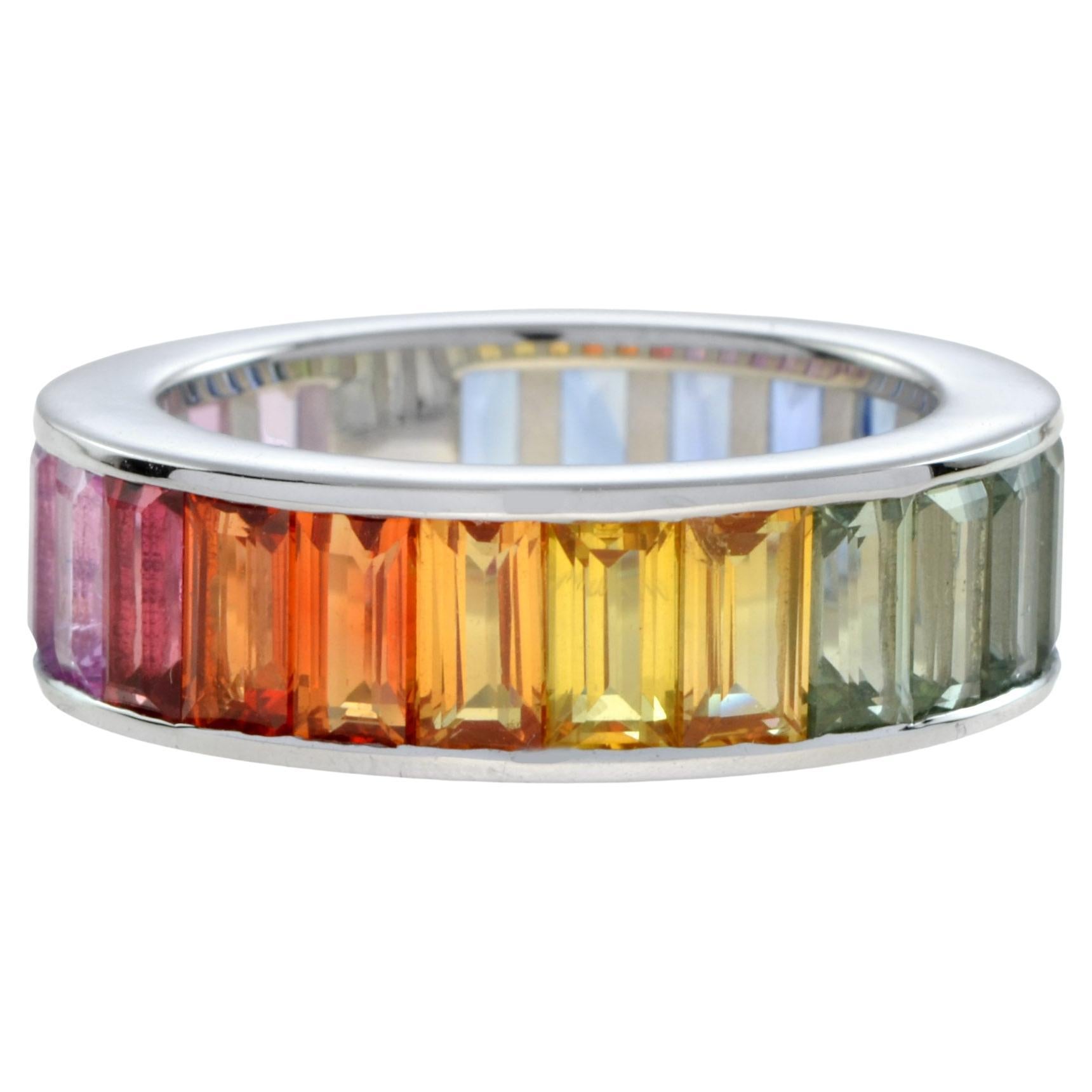 Anello Eternità con zaffiro arcobaleno baguette senza cuciture in oro bianco 14 carati