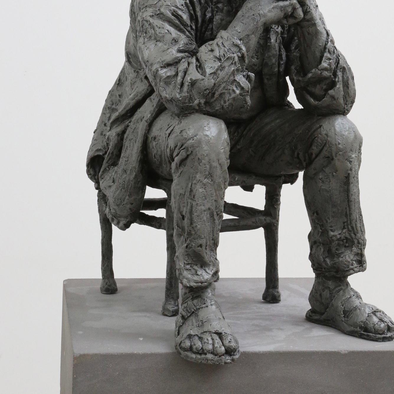Homme assis - Contemporain Sculpture par Sean Henry